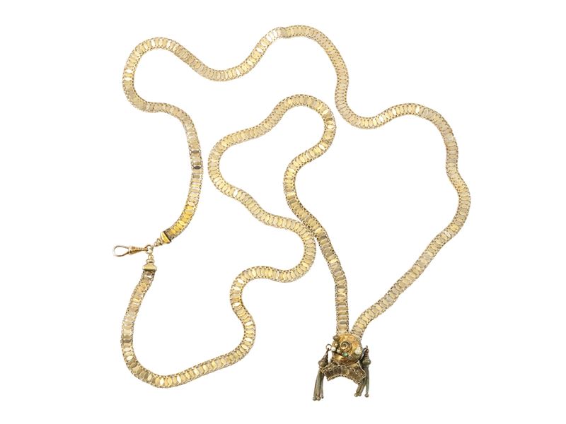 Lunga catena in oro a basso titolo e argento