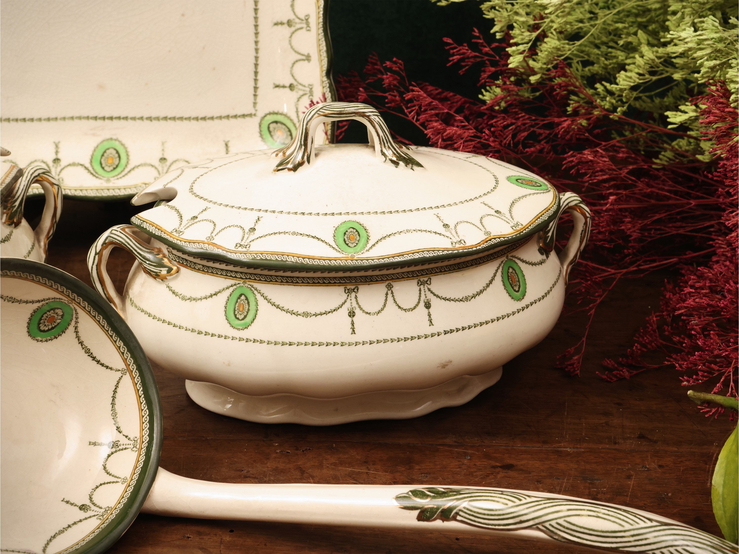 Servito di Piatti Modello Countess in Terraglia, Royal Doulton