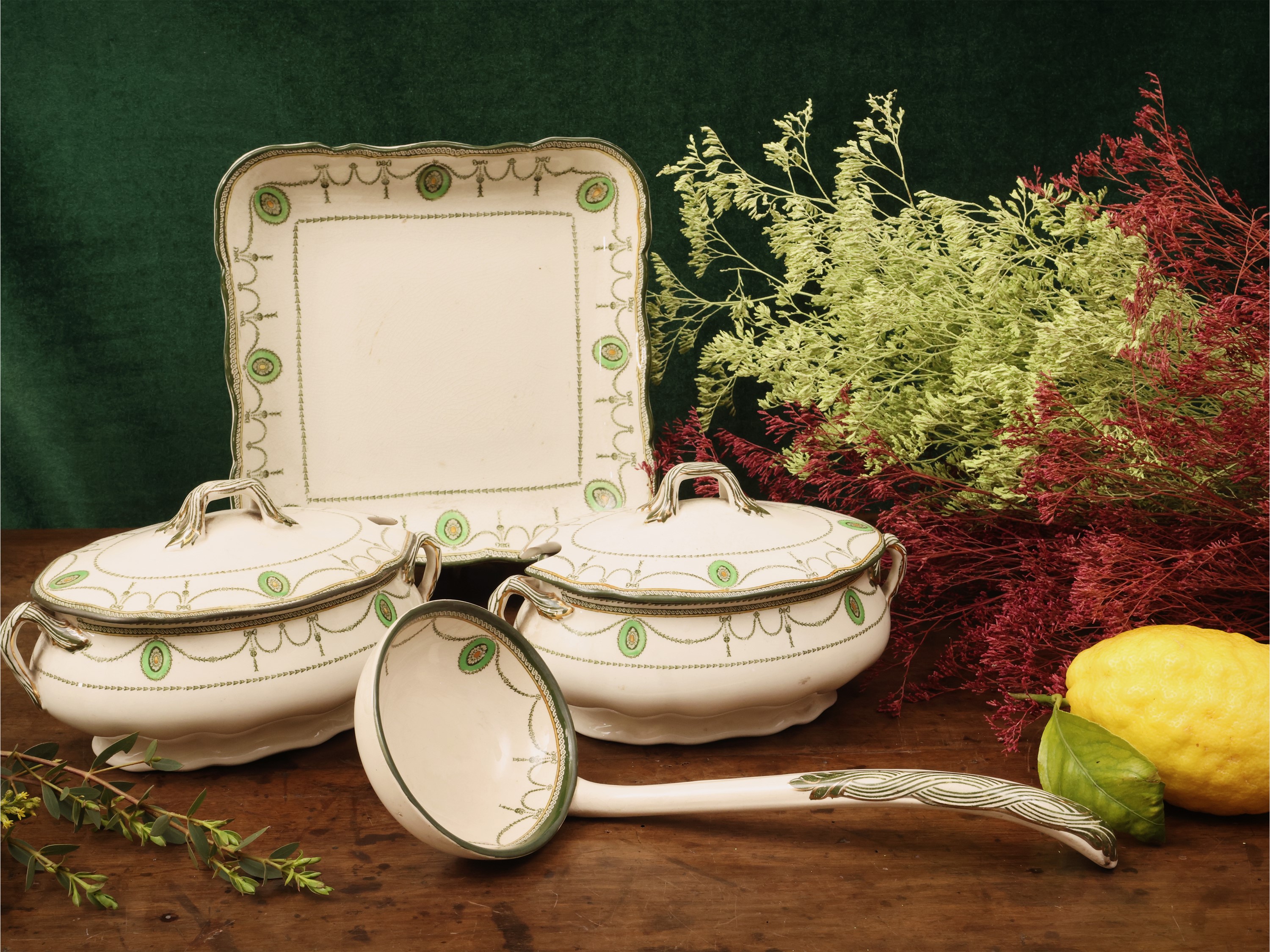 Servito di Piatti Modello Countess in Terraglia, Royal Doulton
