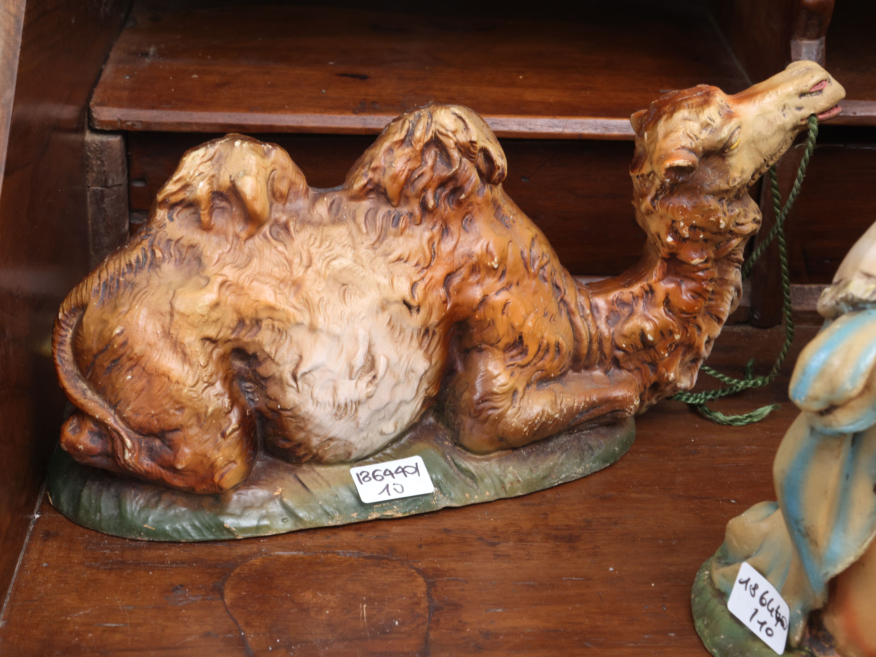 Gruppo di dieci personaggi da presepe, cartapesta (XX secolo)