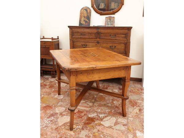 Grande tavolo da gioco in legno tenero