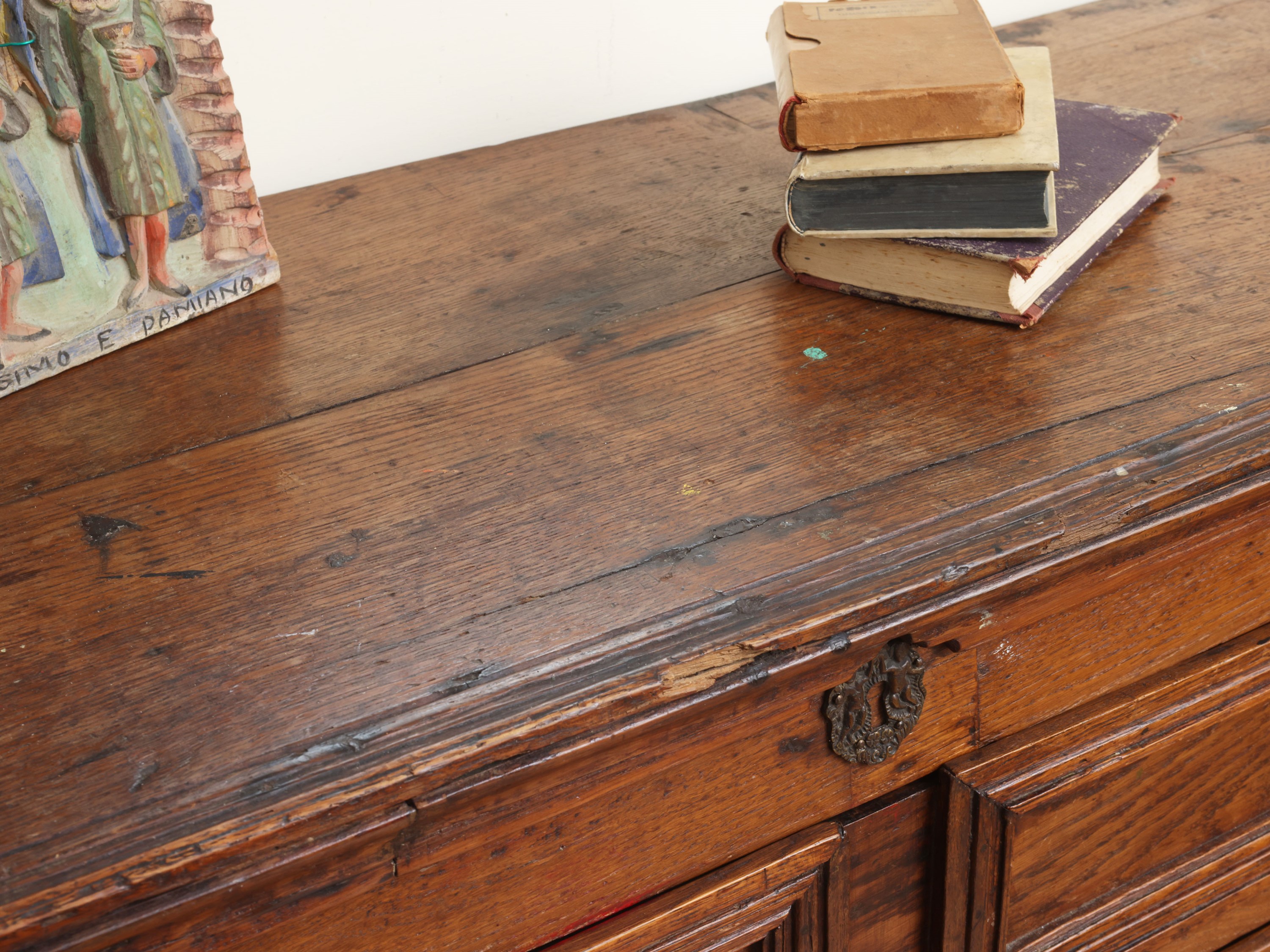Cassettone, legno dolce patinato a noce, fronte a quattro cassetti (XVIII secolo)