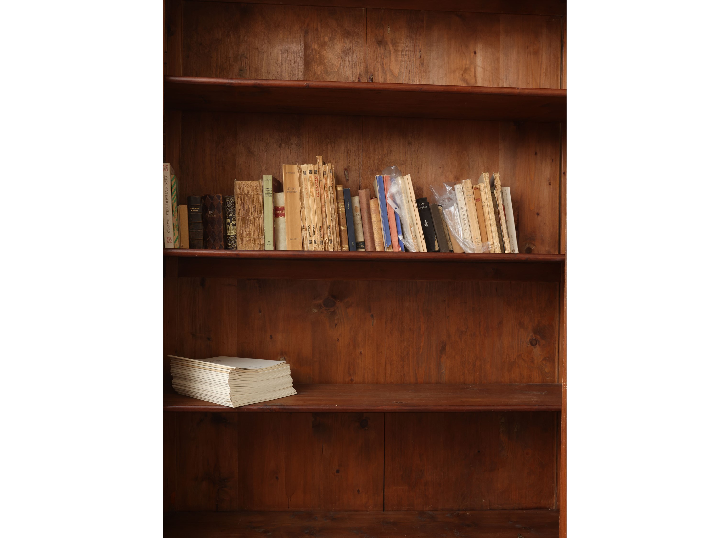 Libreria in noce, fine del XIX secolo