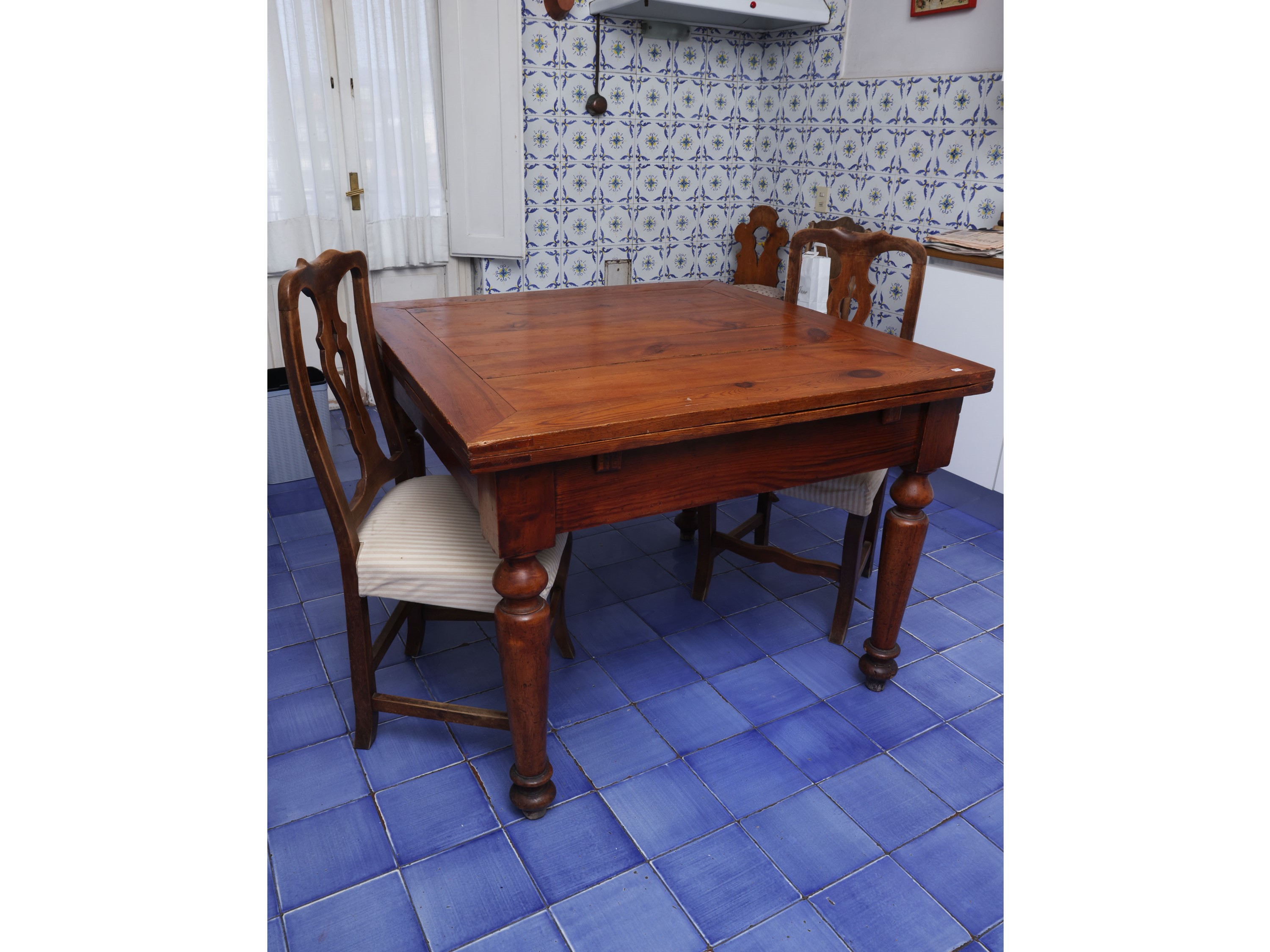 Tavolo da Pranzo a Tiro in Legno Tenero