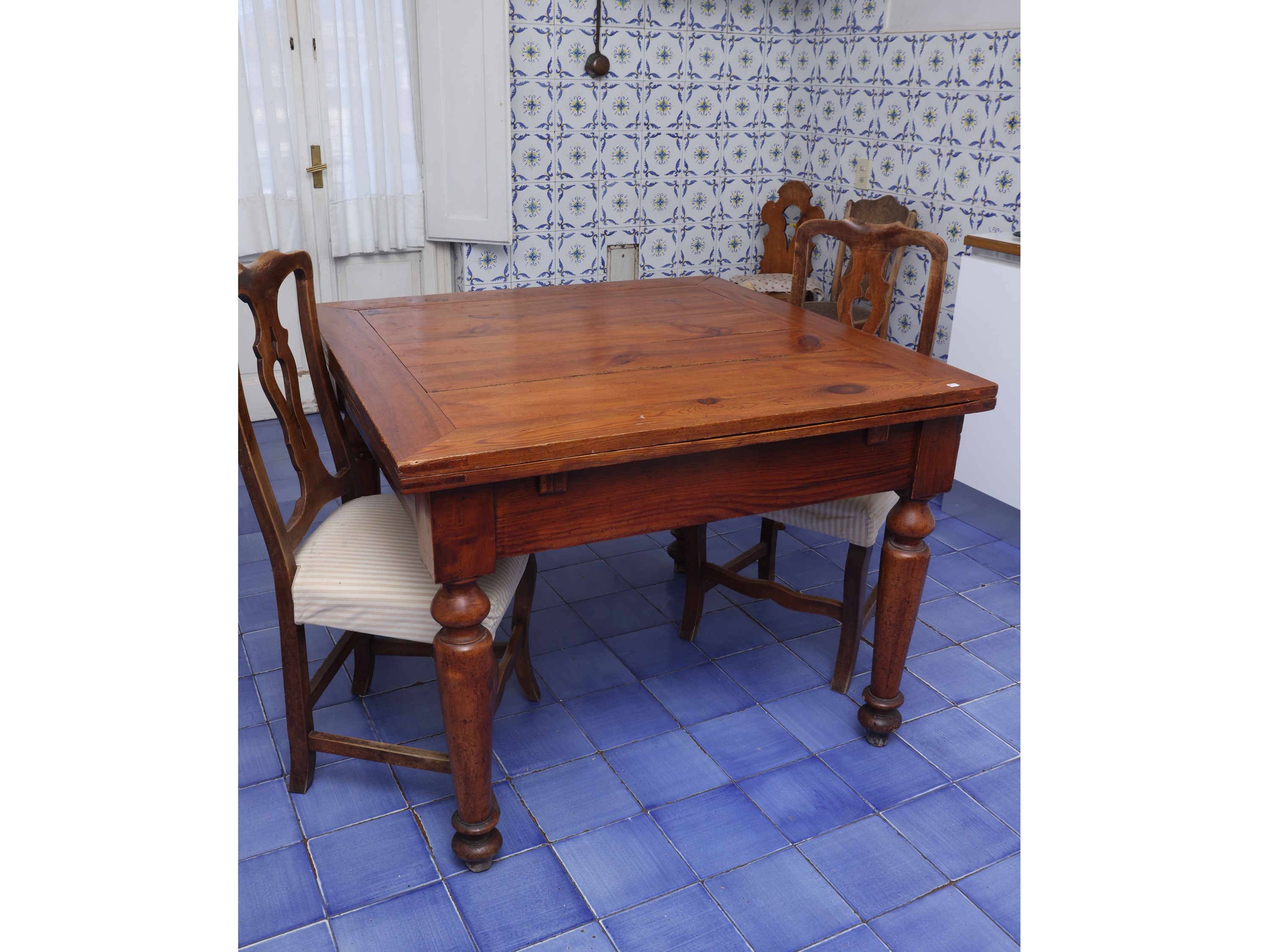 Tavolo da Pranzo a Tiro in Legno Tenero