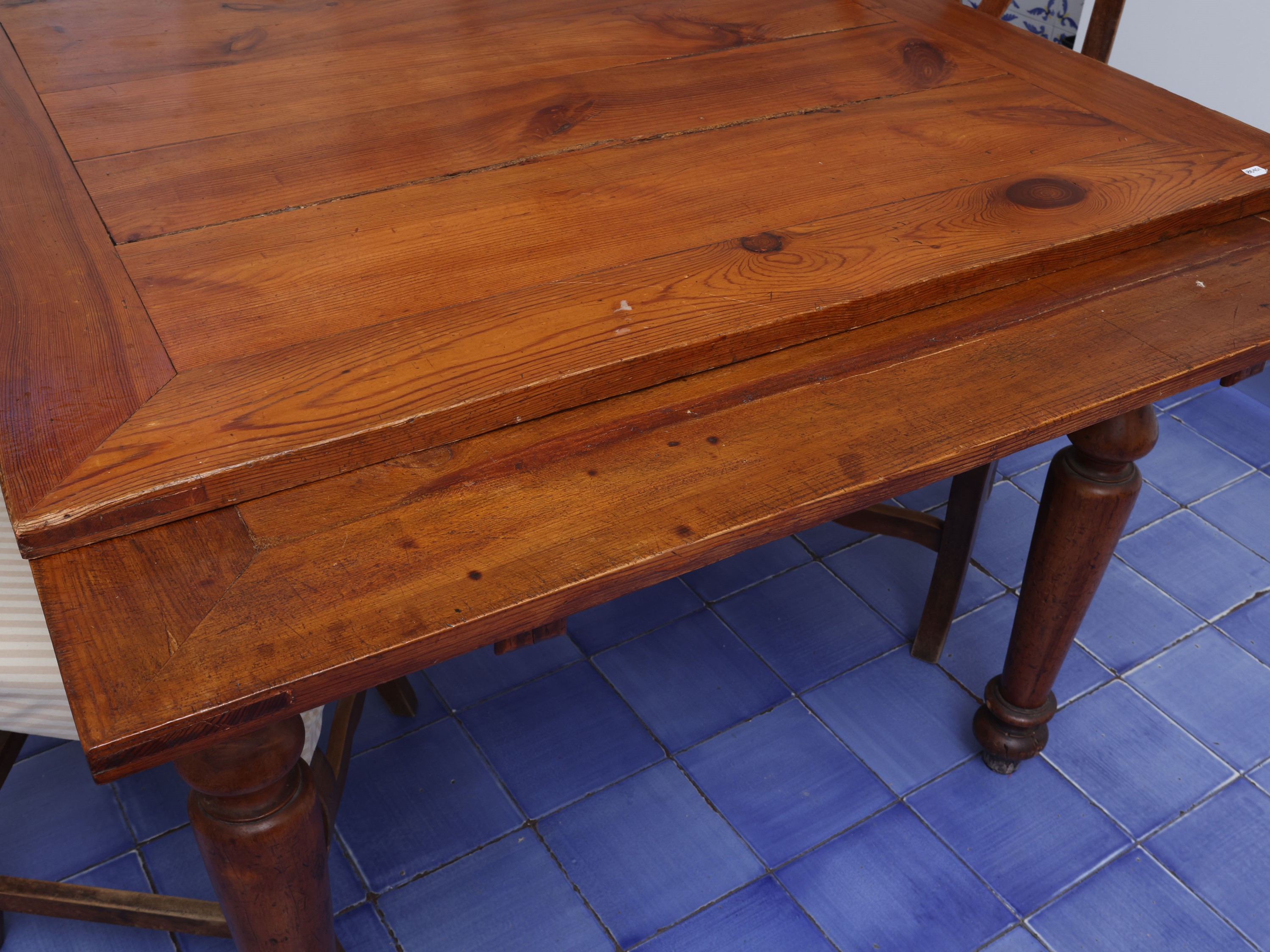 Tavolo da Pranzo a Tiro in Legno Tenero