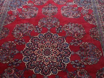 Grande tappeto persiano di vecchia manifattura, fondo rosso, cm 300x370