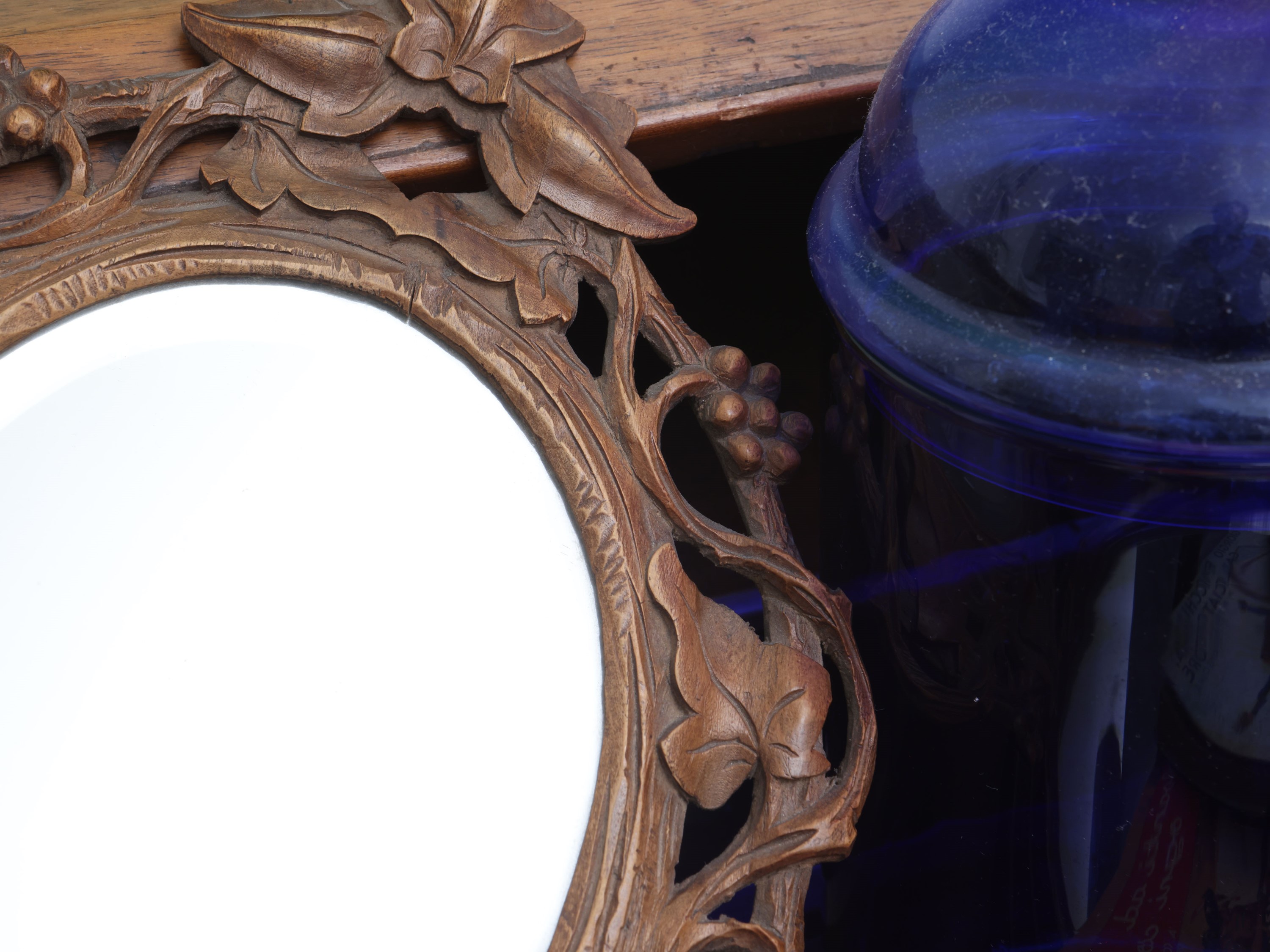 Specchio ovale con cornice dipinta, imitazione della tartaruga