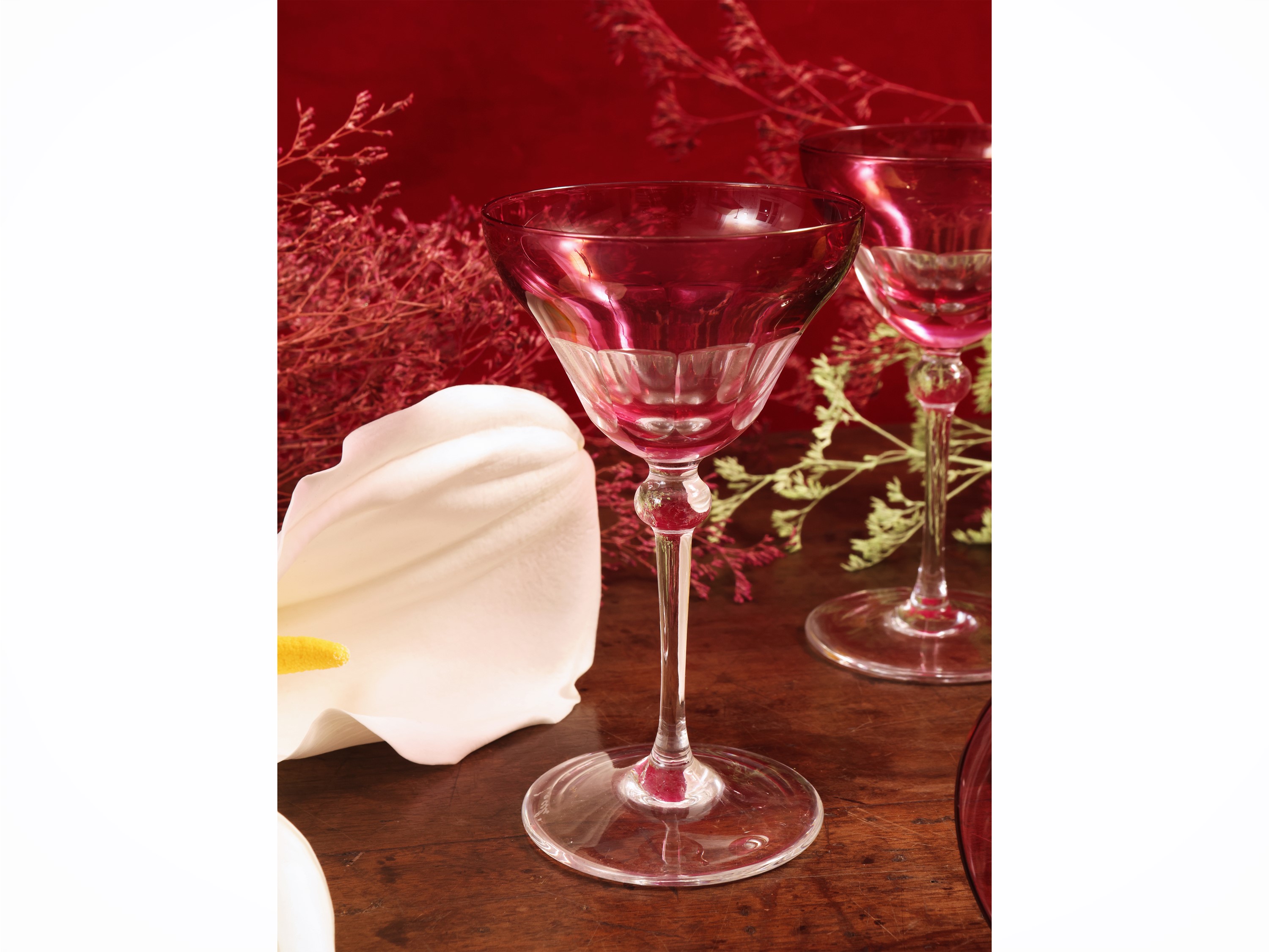 Serie di dodici calici da vino in cristallo doppio color rubino, Locchi Firenze