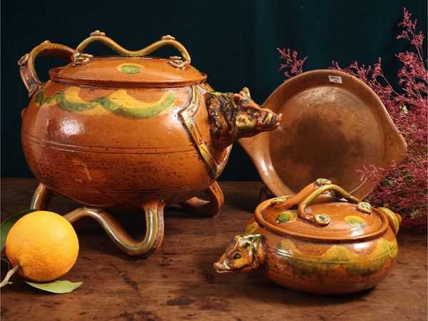 Rustic accessories in glazed terracotta for game