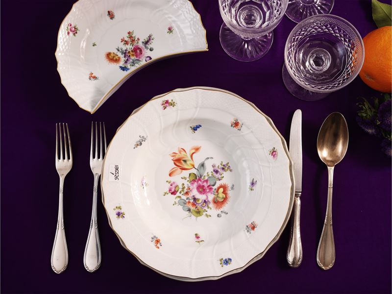 Raffinato servizio di piatti in porcellana, Bouquet de Saxe, Herend