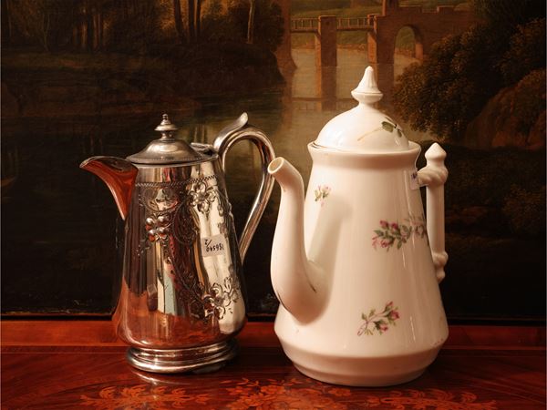 Due teiere da collezione d'epoca