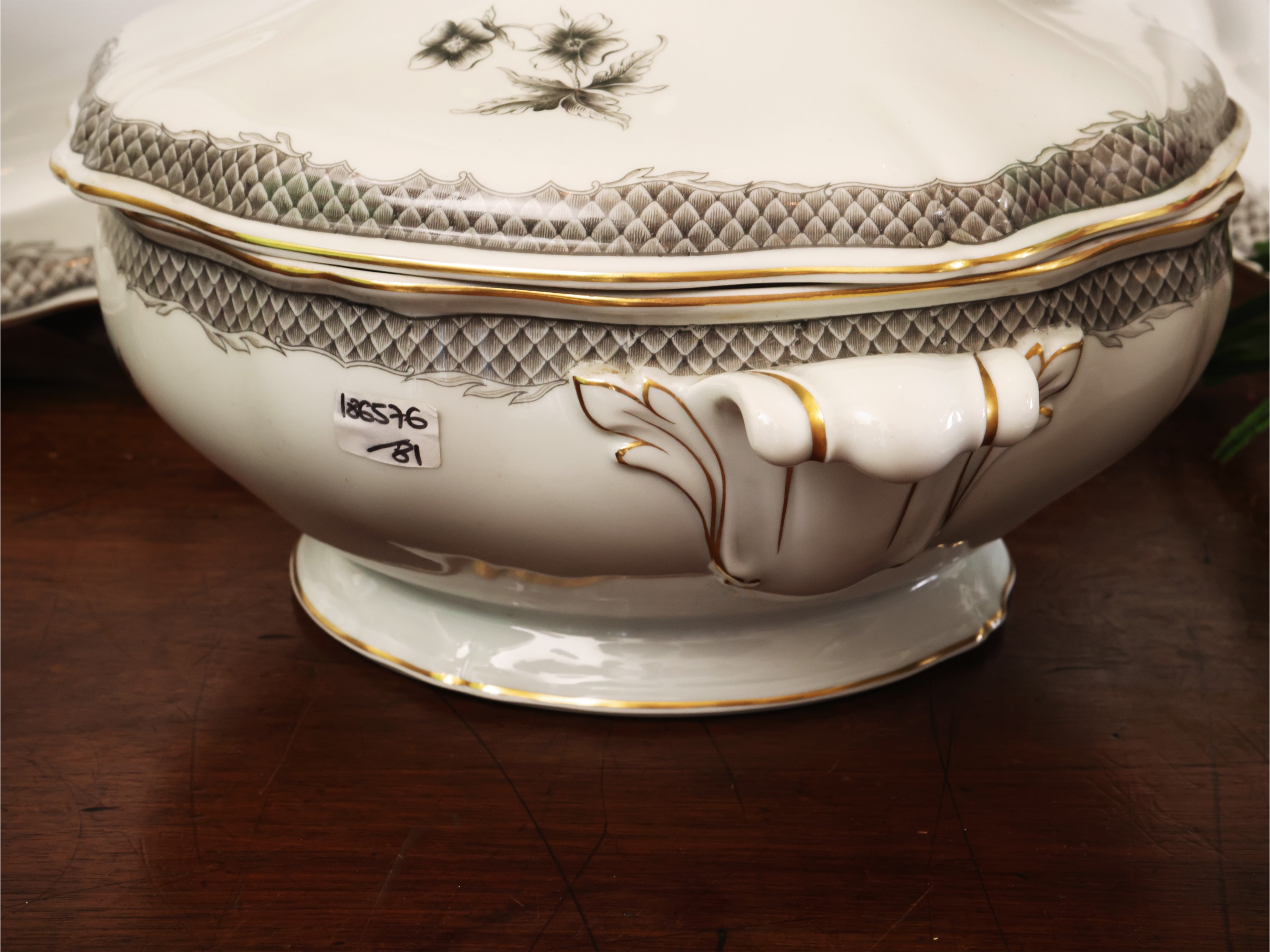 Servizio di Piatti in Porcellana, Decoro Gray Shell, Limoges