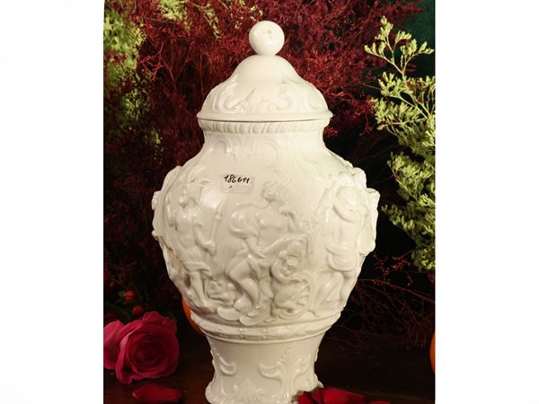 Vaso a potiche in porcellana di Capodimonte