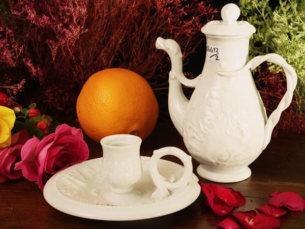 Two accessories in Capodimonte porcelain