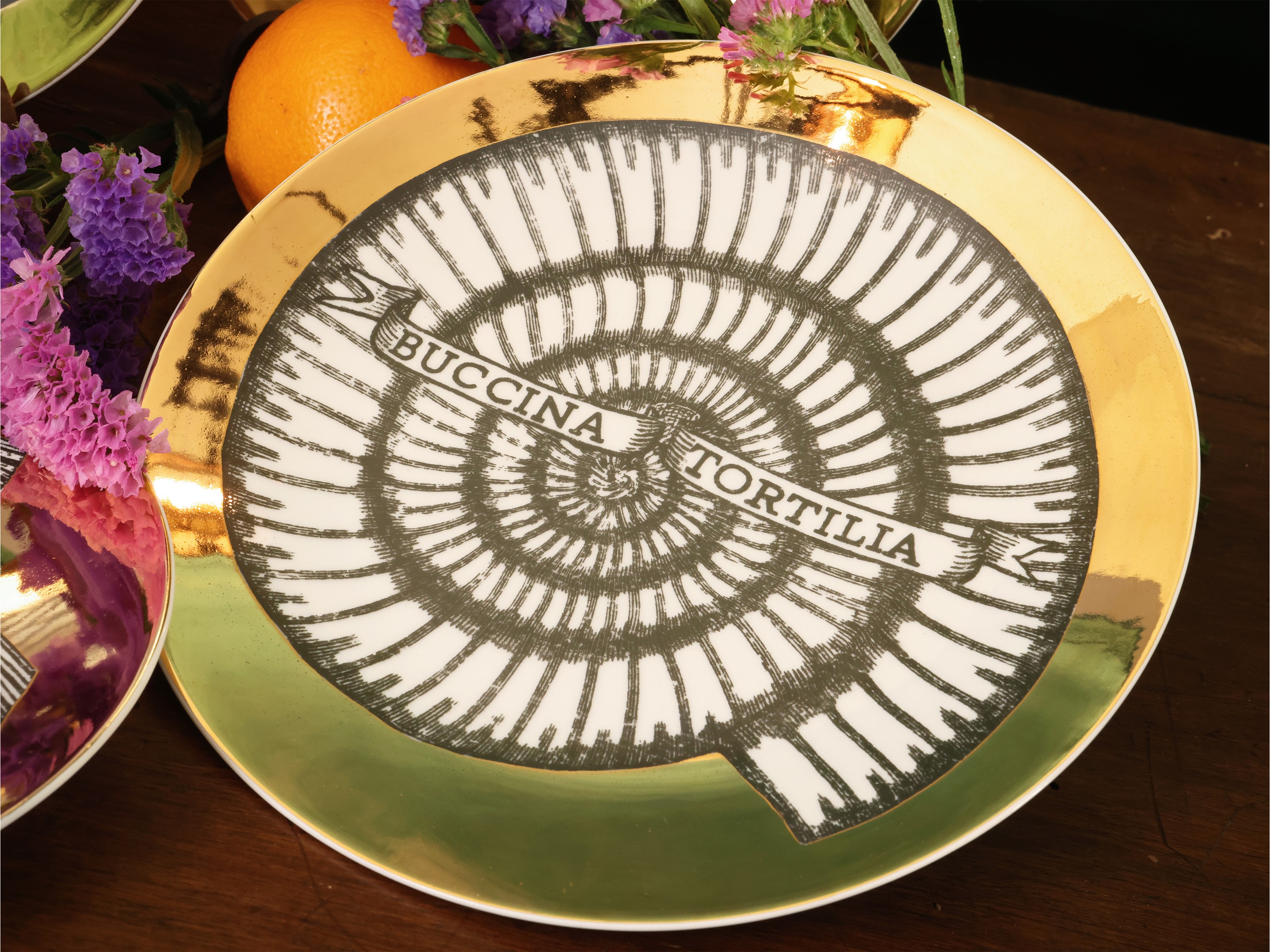Piero Fornasetti - Serie di sei piatti in porcellana “Conchyliorum” (1950-1955)