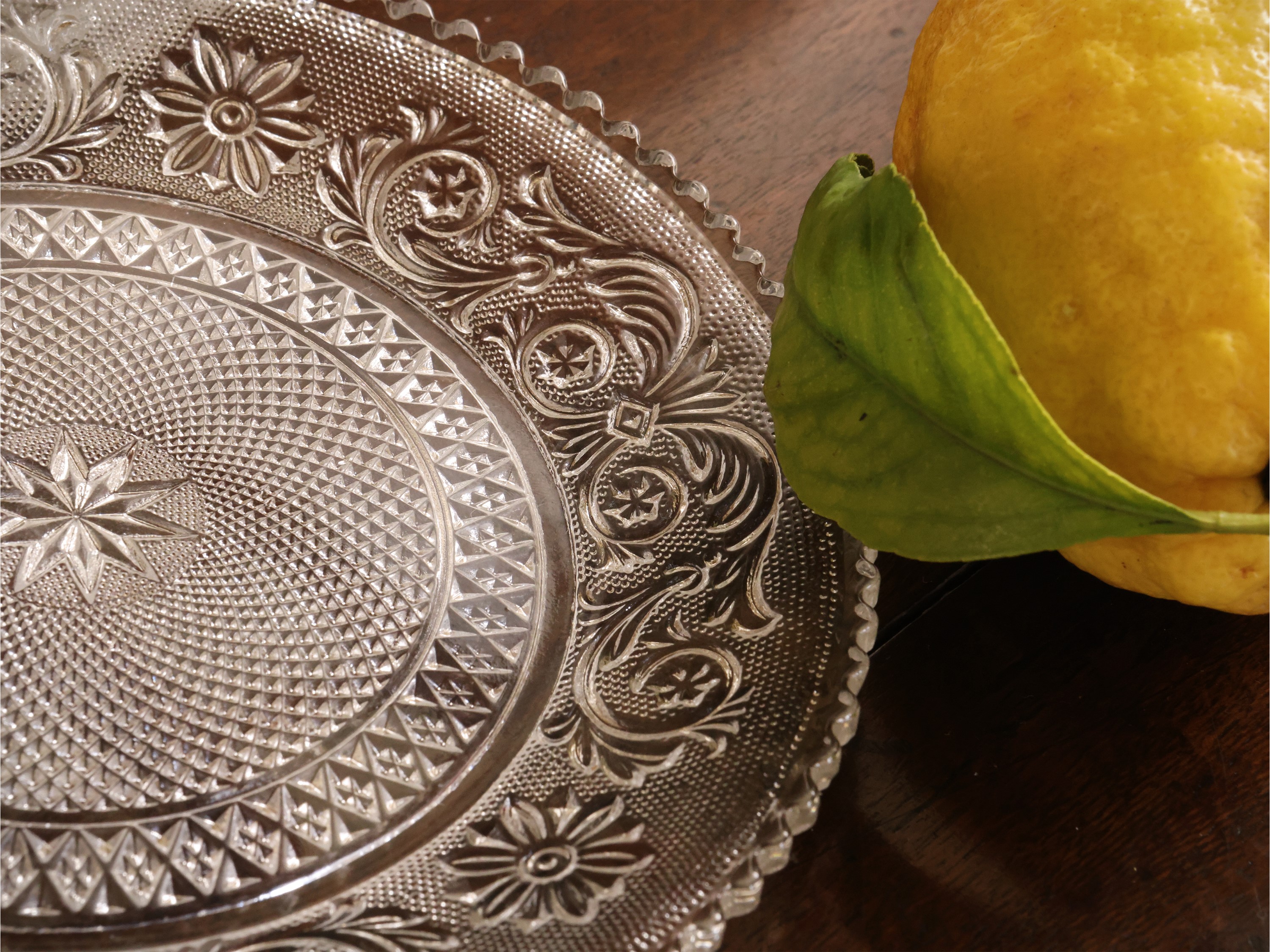 Dodici Piattini in Vetro Pressato, Modello Arabesque, Baccarat