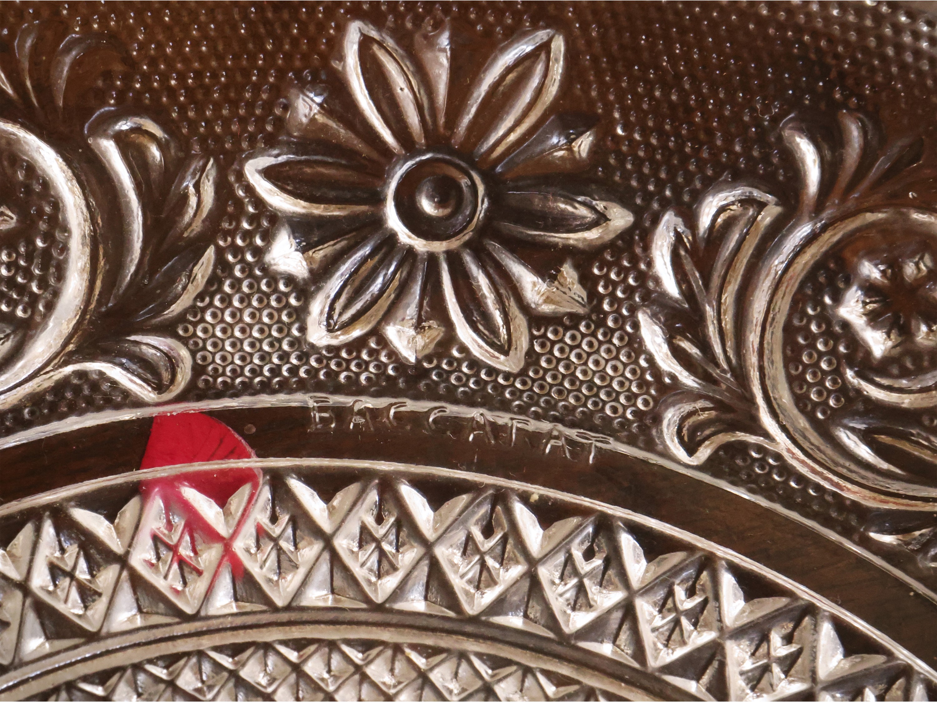 Dodici piattini in vetro pressato, modello Arabesque, Baccarat