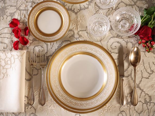 Elegante servizio di piatti in porcellana, decoro Aida, Rosenthal