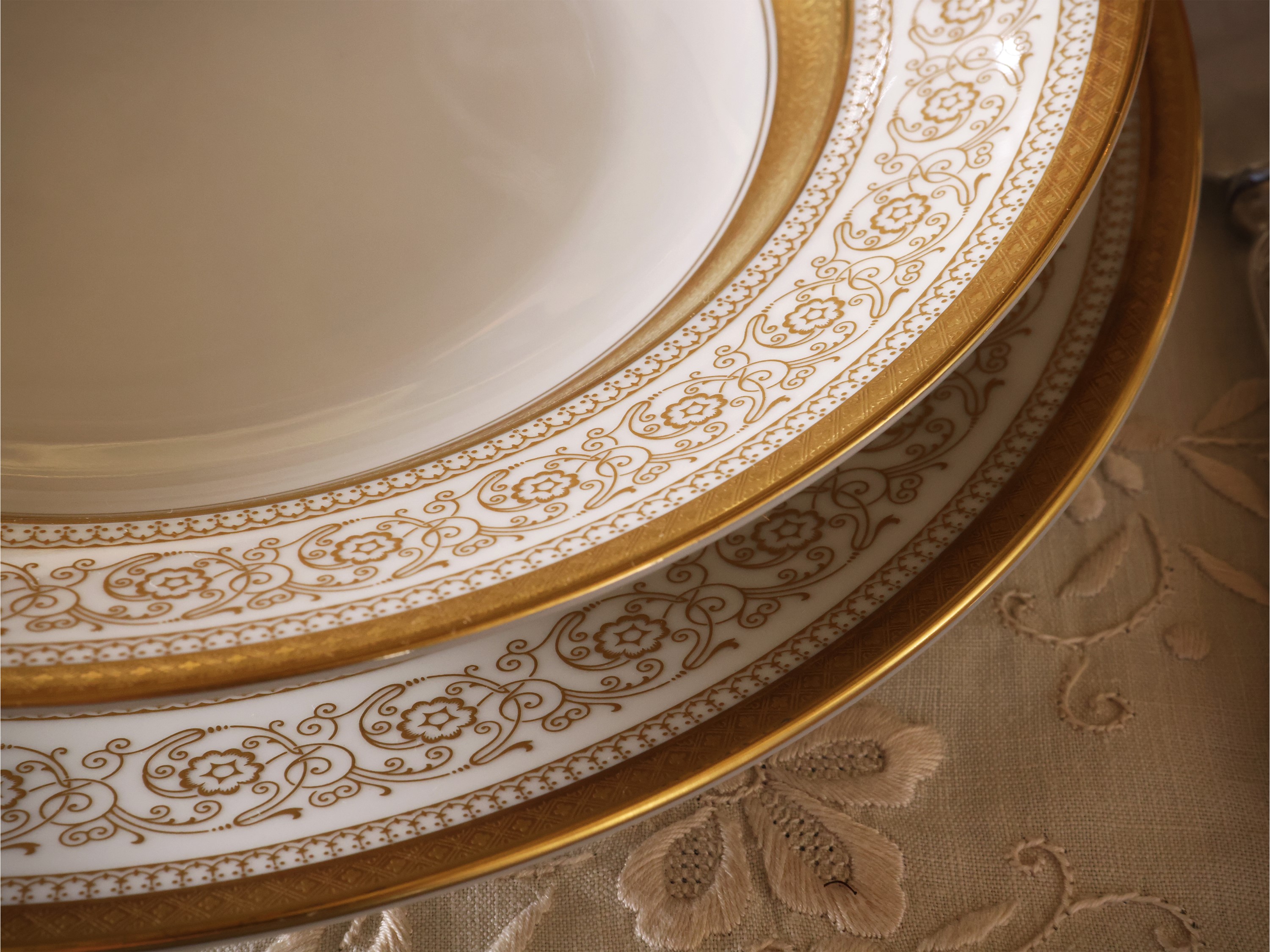 Elegante servizio di piatti in porcellana, decoro Aida, Rosenthal