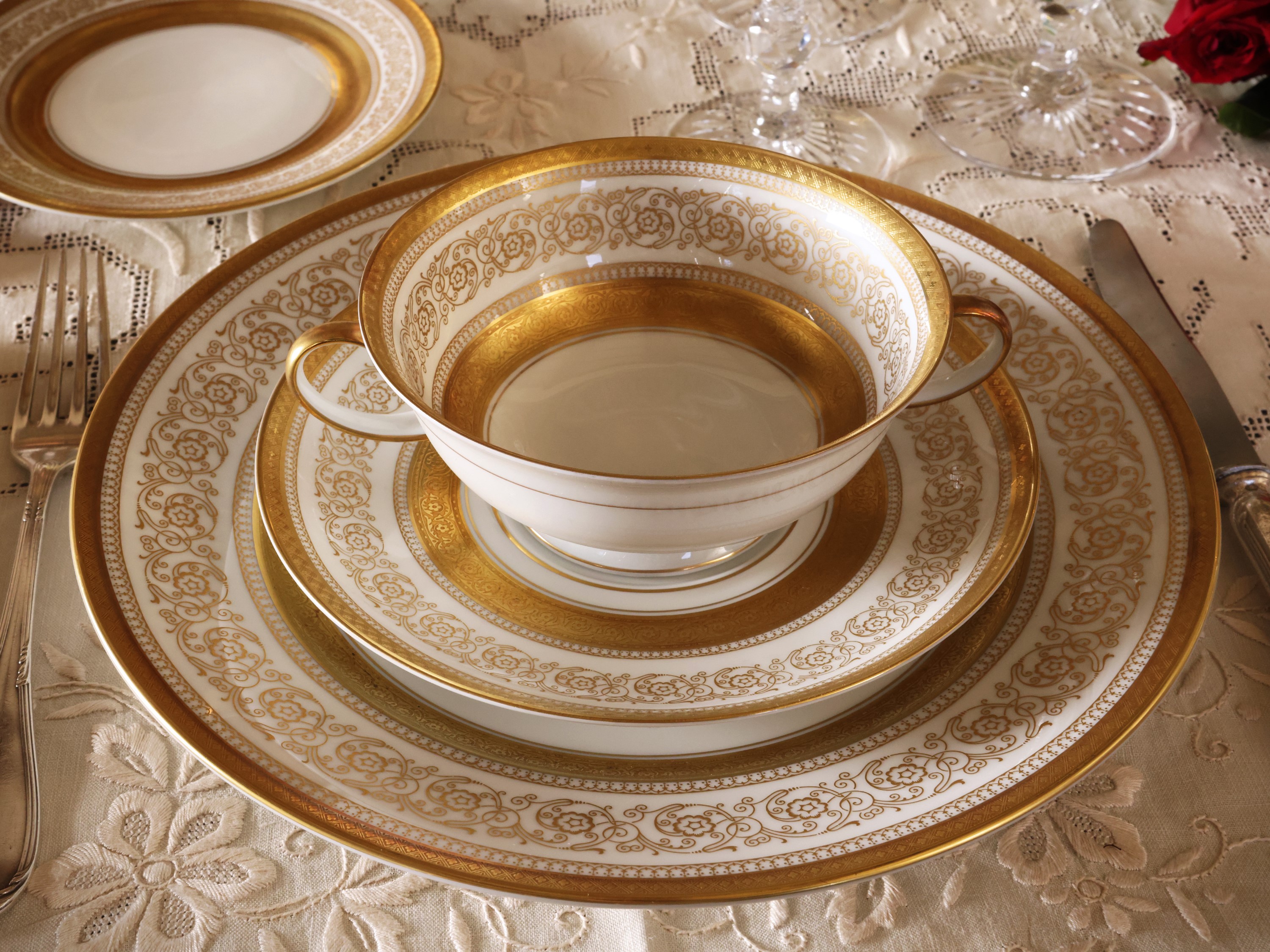 Elegante servizio di piatti in porcellana, decoro Aida, Rosenthal