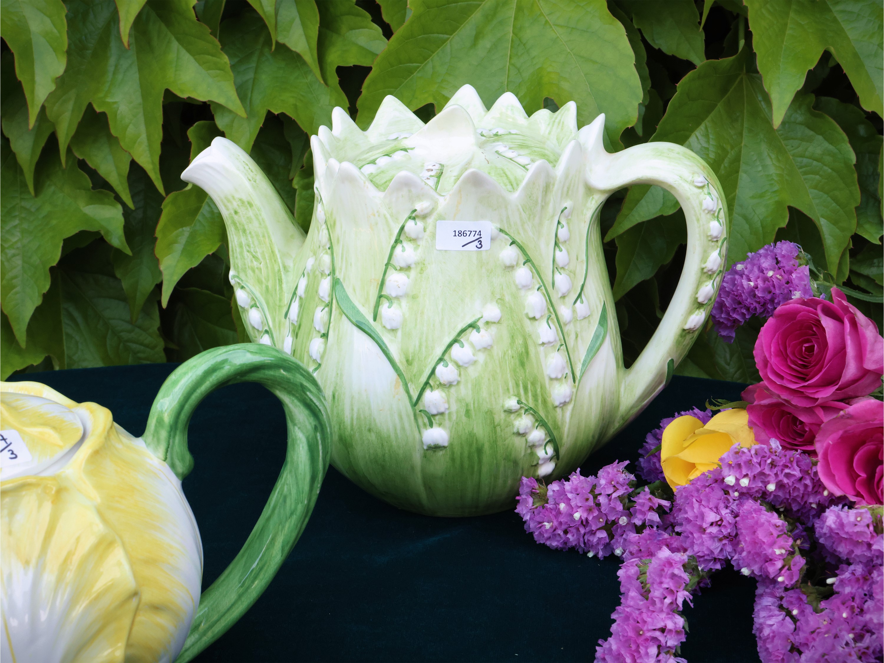 Tre Teiere da Collezione in Ceramica Policroma