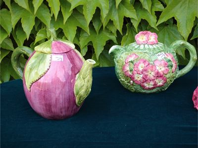 Tre Teiere da Collezione in Ceramica Policroma