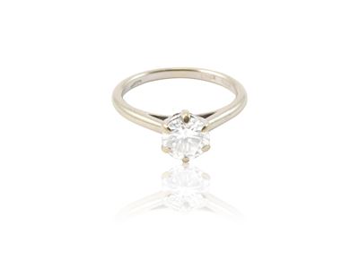 Anello in oro bianco con diamante taglio brillante