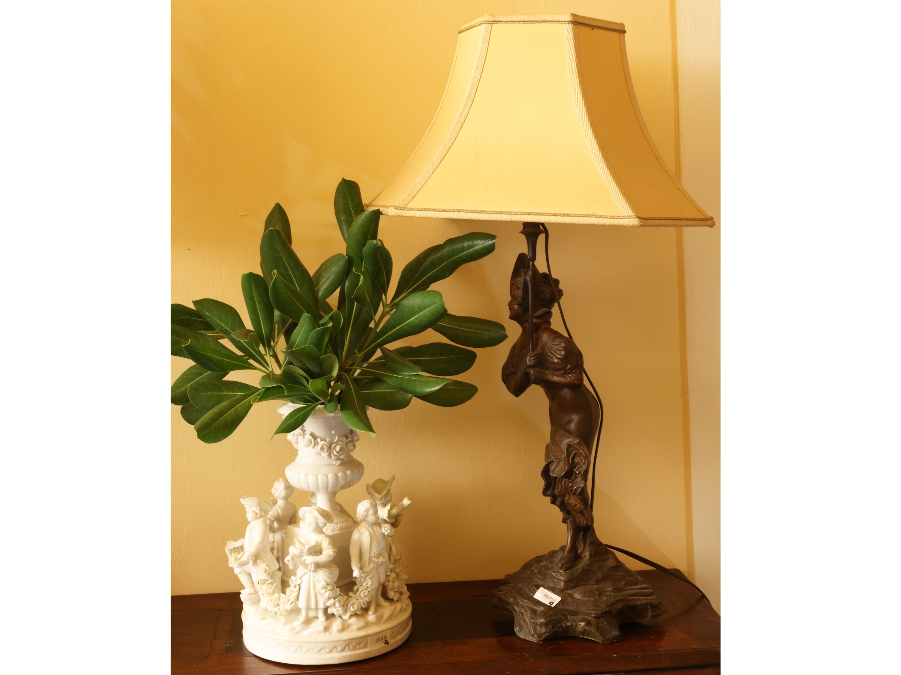 Curiosità Art Nouveau, oggetti decorativi e da interno