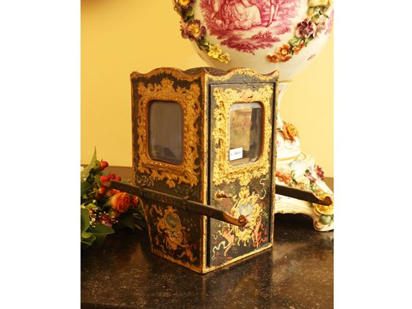 Miniature sedan chair