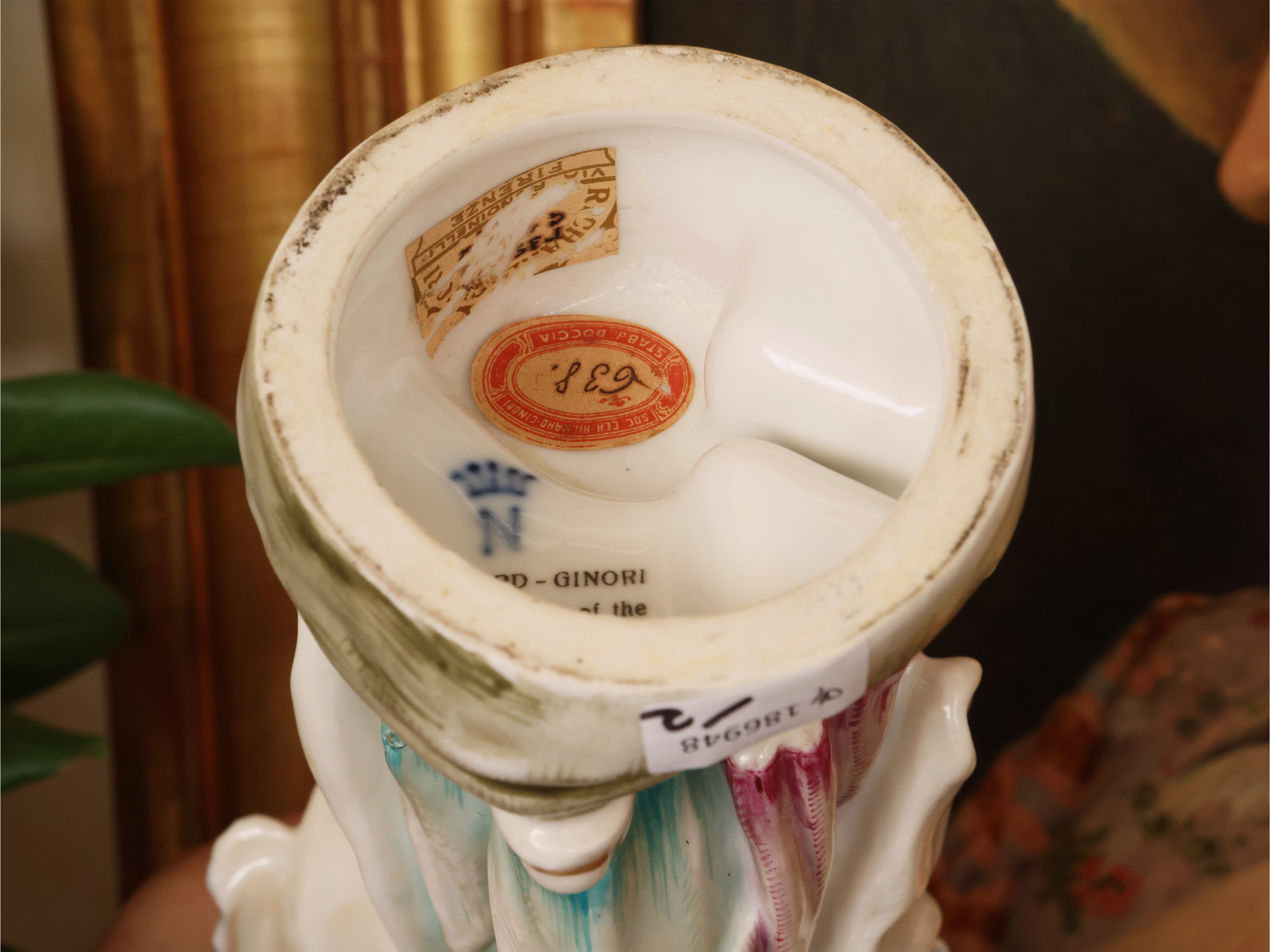 Capodimonte, Due gruppi in porcellana con putti e figura femminile