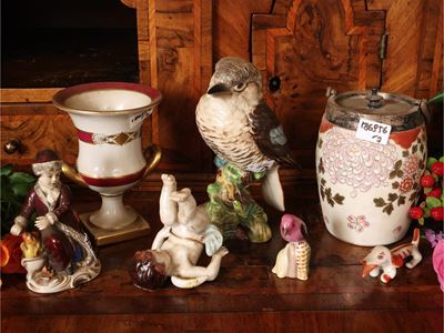 Ninnoli in porcellana, assortimento di oggetti decorativi
