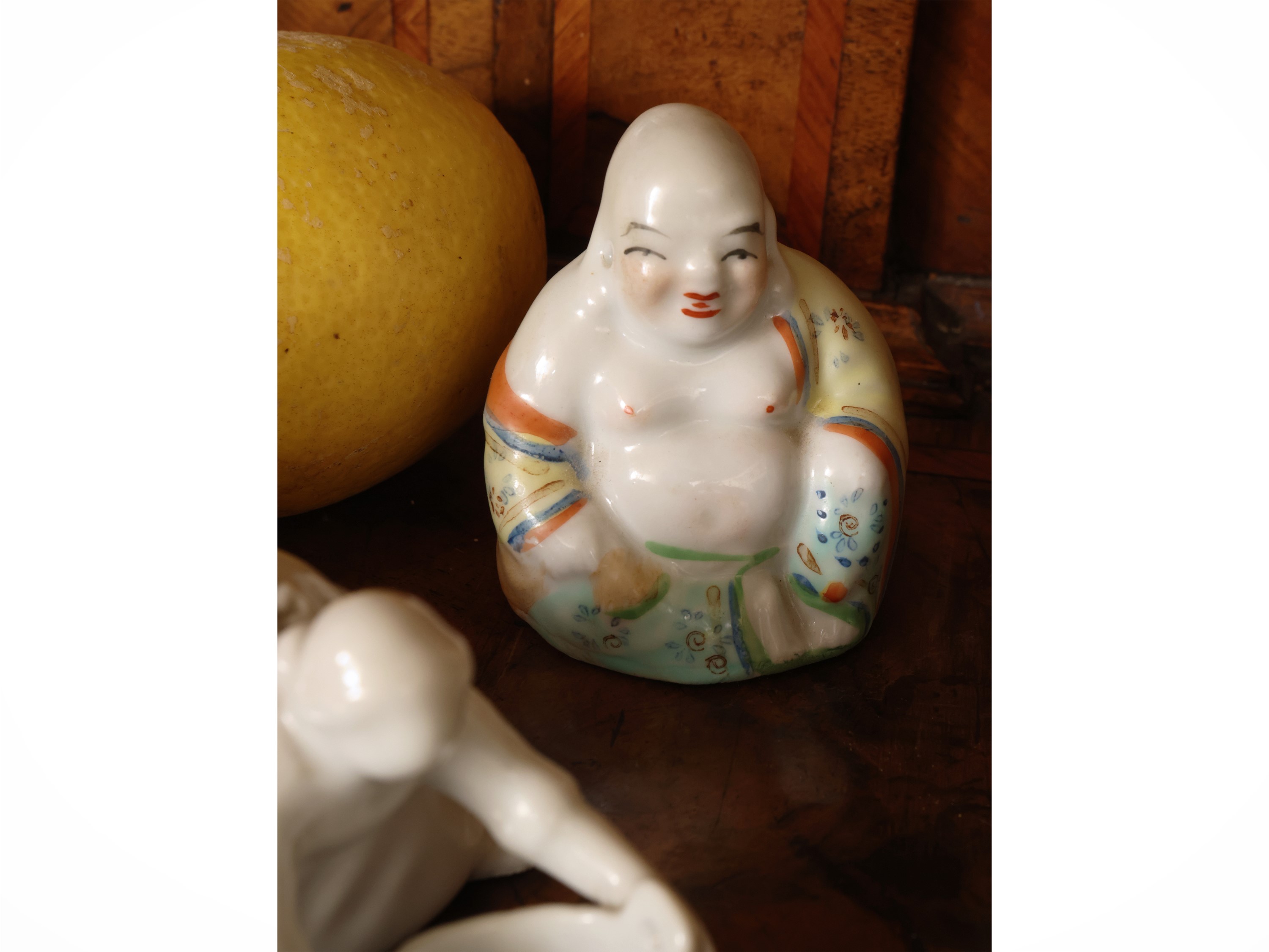 Curiosità in porcellana, figure pasquali (coniglio e carretto con uovo di Pasqua)