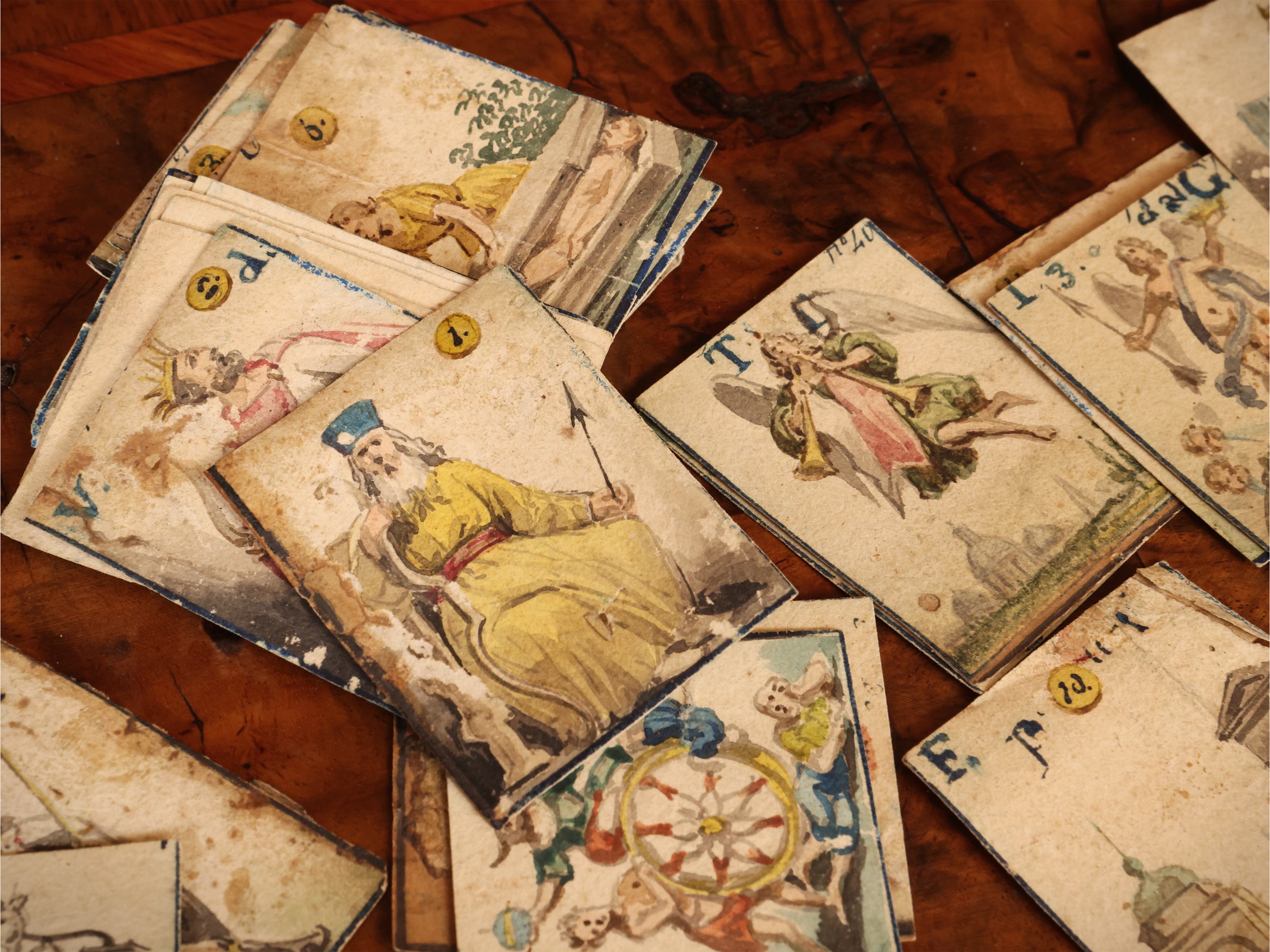 XIX secolo, Curiosità con gioco di carte dipinto