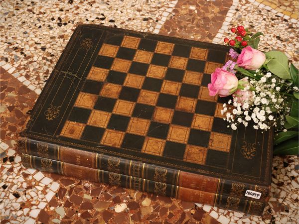 Grande scatola da gioco rivestita in cuoio impresso
