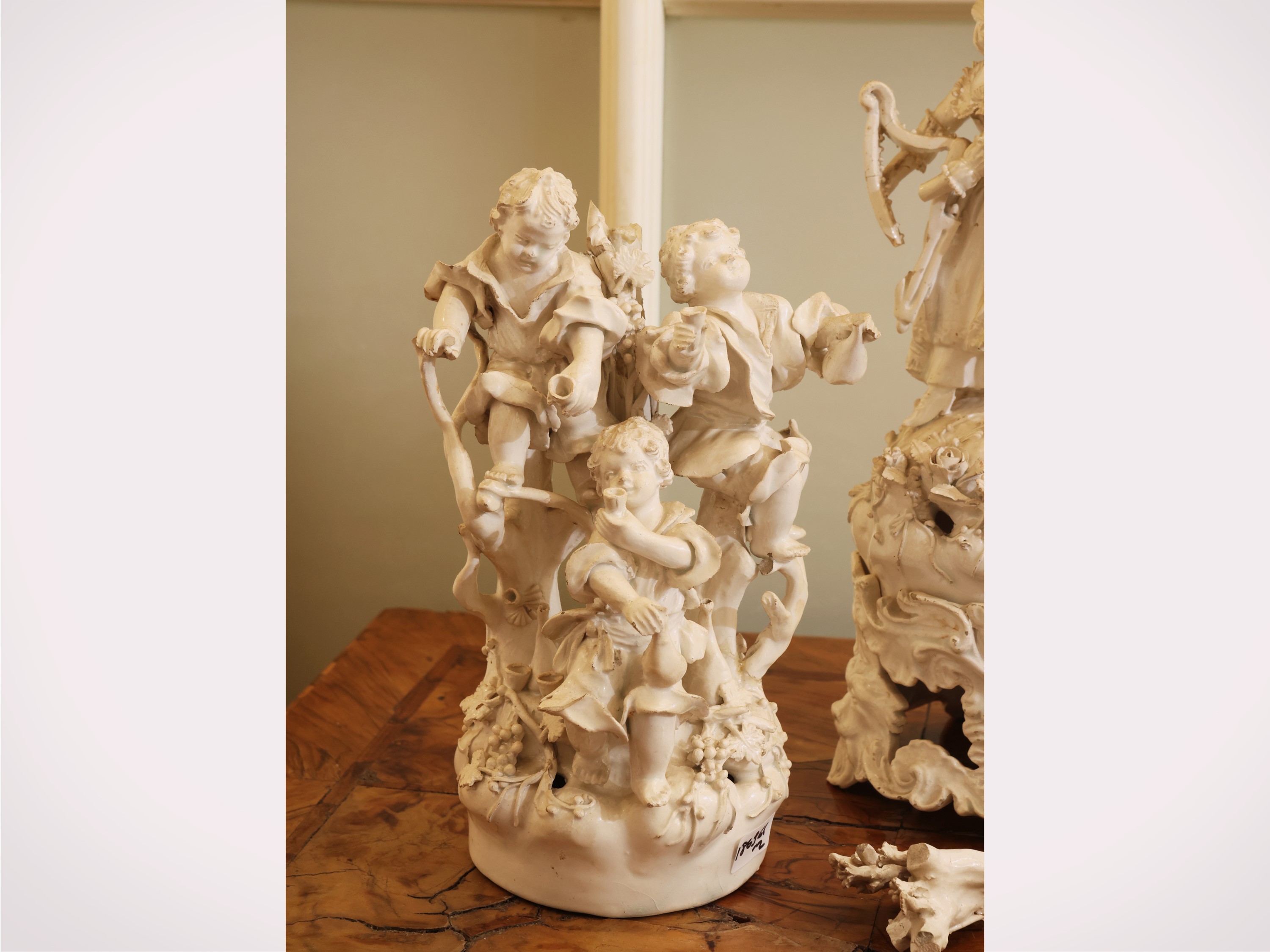 Bassano, Due gruppi in terraglia con putti e pastorelli (XIX/XX secolo)