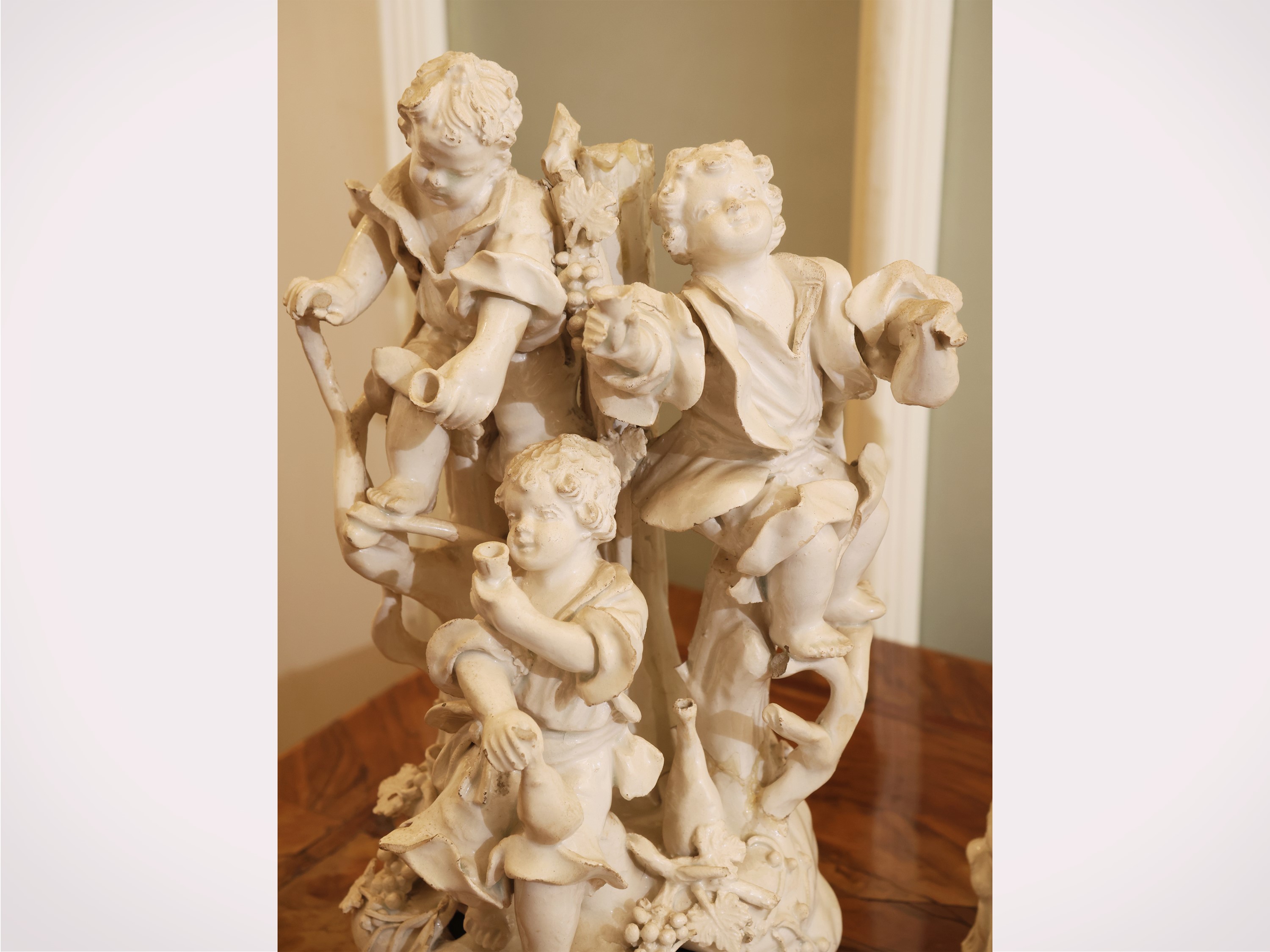 Bassano, Due gruppi in terraglia con putti e pastorelli (XIX/XX secolo)