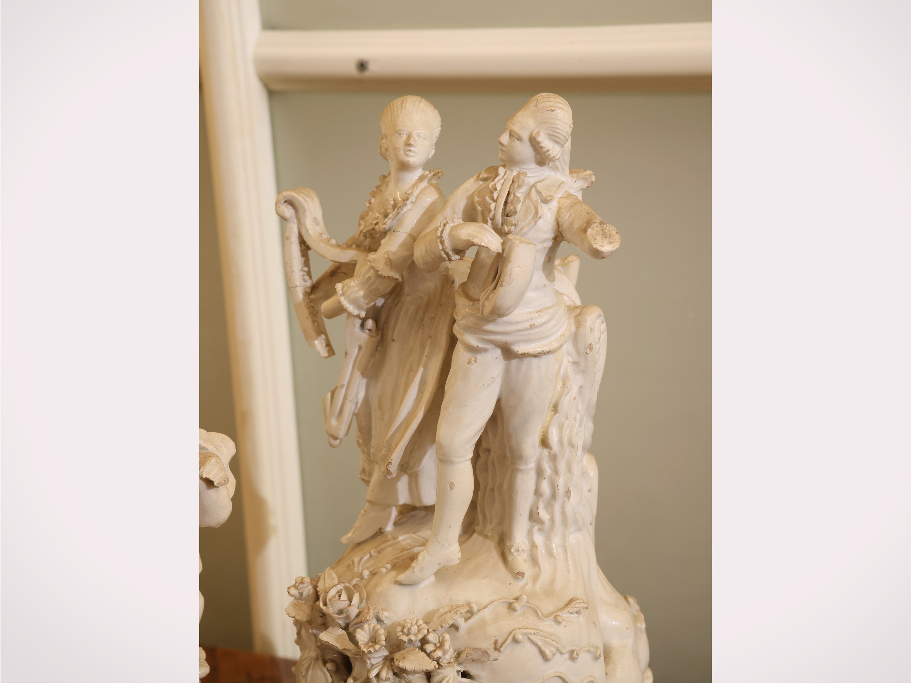 Bassano, Due gruppi in terraglia con putti e pastorelli (XIX/XX secolo)