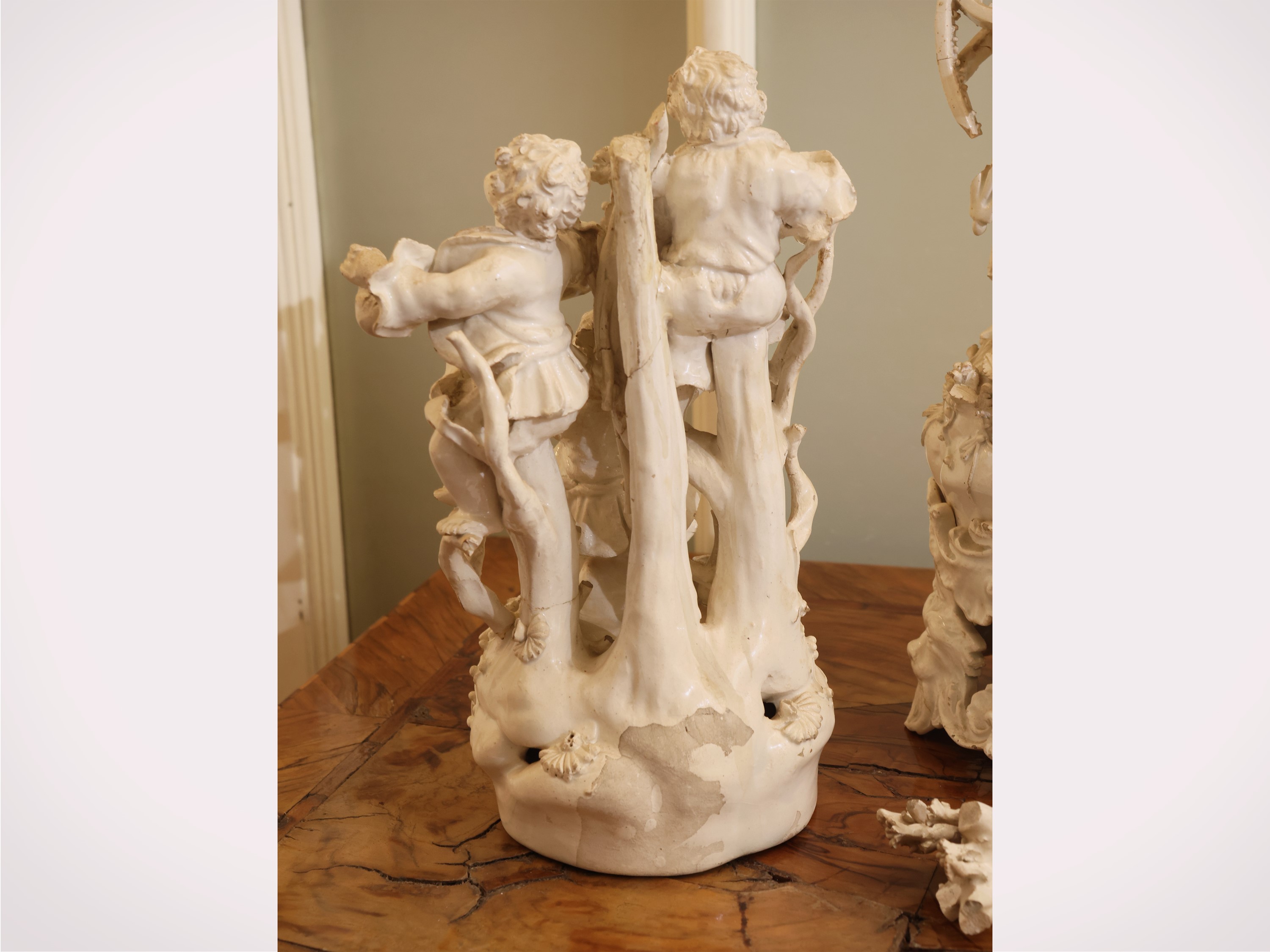 Bassano, Due gruppi in terraglia con putti e pastorelli (XIX/XX secolo)