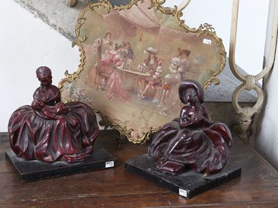 Due gruppi in terracotta con raffigurazioni di dame, anni Trenta