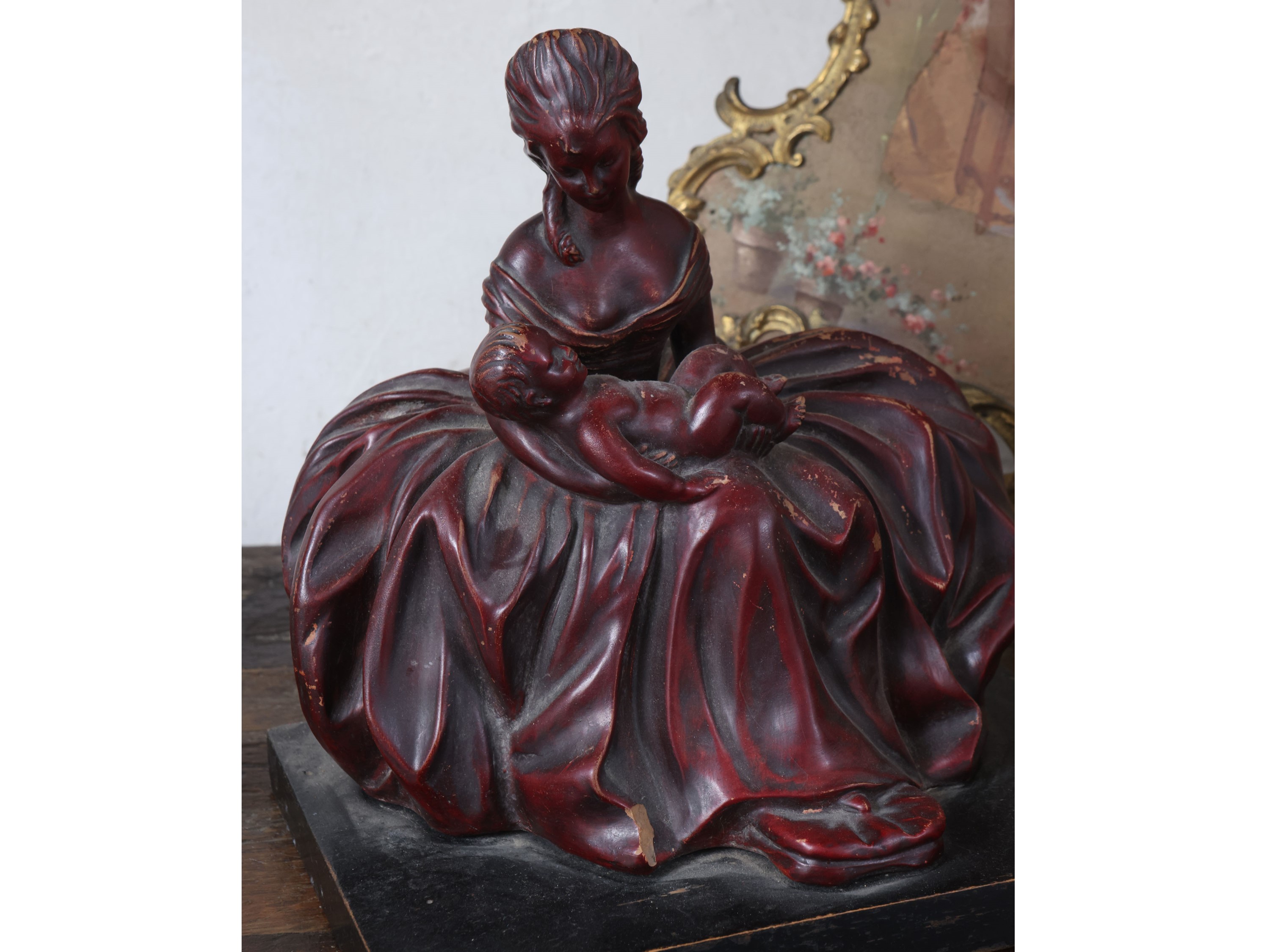 Due gruppi in terracotta con raffigurazioni di dame, anni Trenta