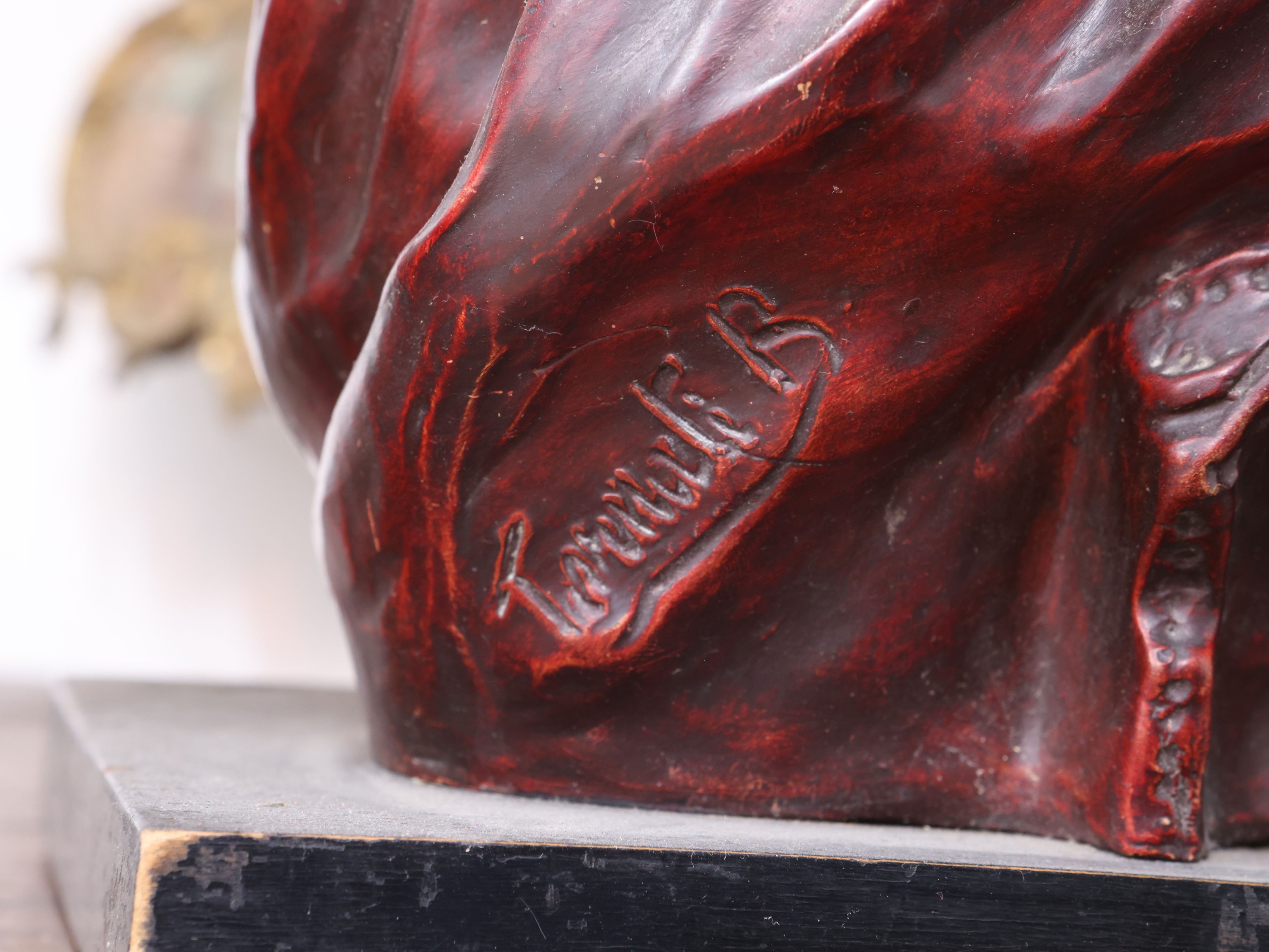 Due gruppi in terracotta con raffigurazioni di dame, anni Trenta