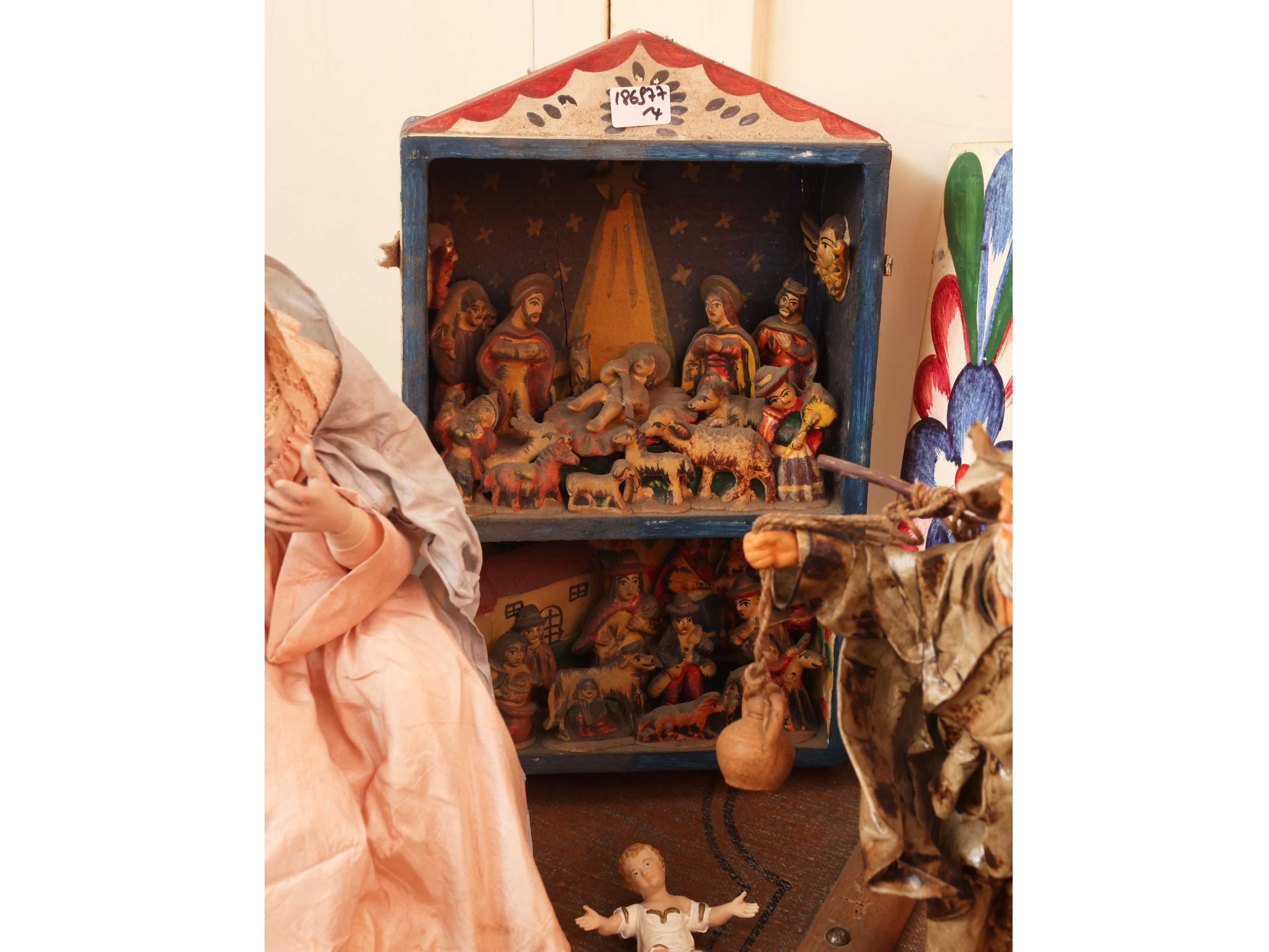 Sacra Famiglia, gruppo in terracotta e tessuti da presepe