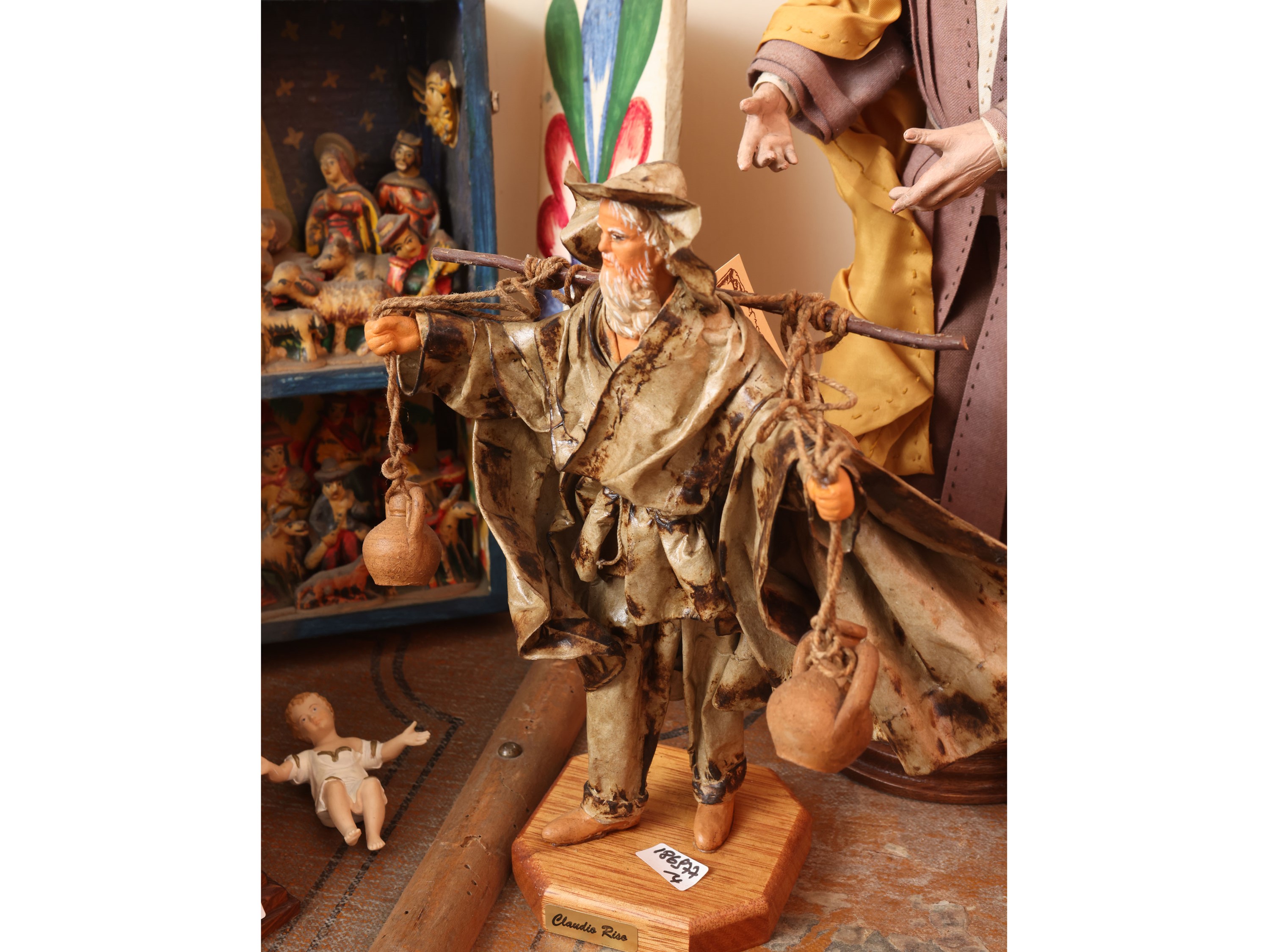 Sacra Famiglia, gruppo in terracotta e tessuti da presepe