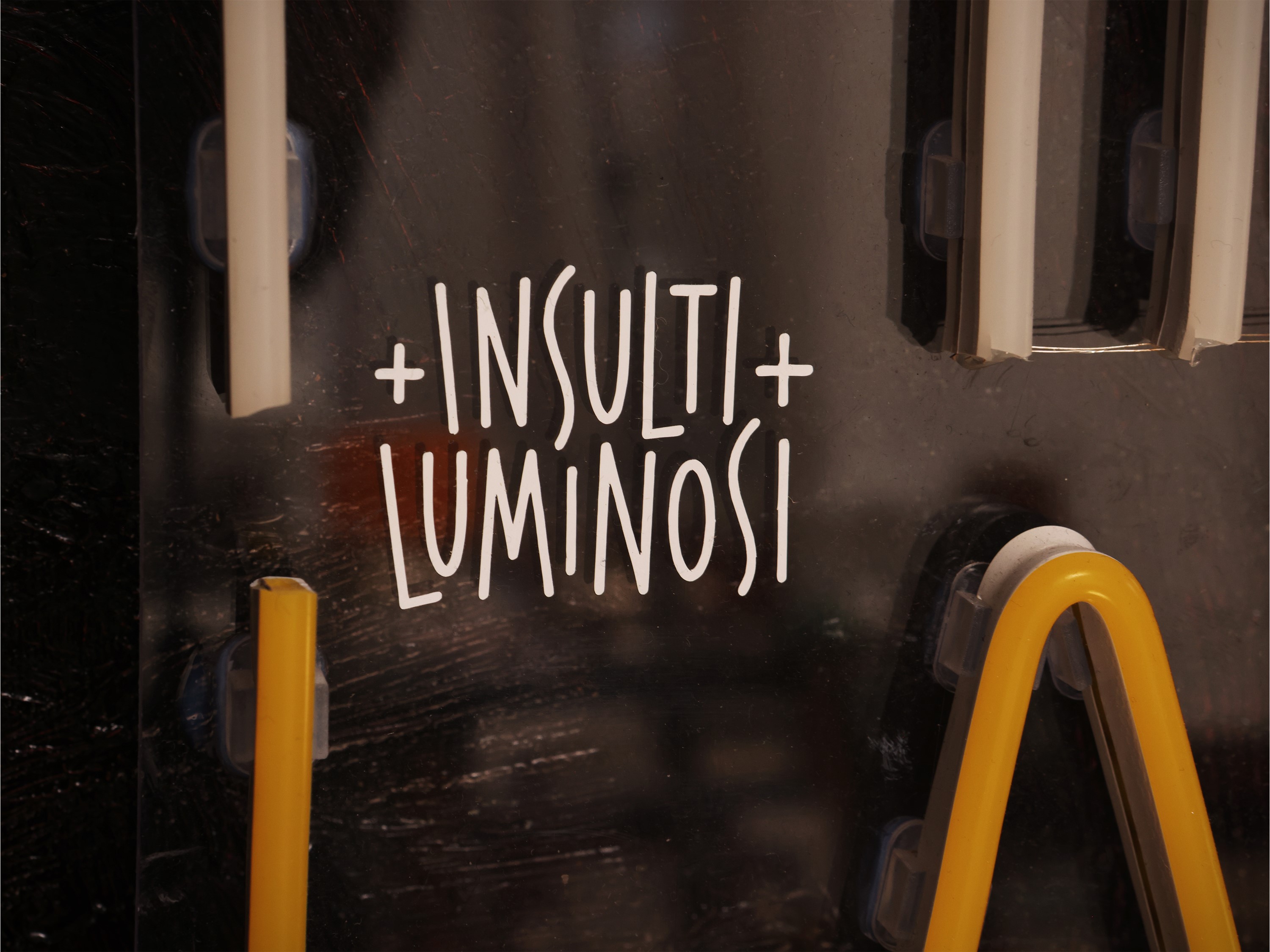 Insulti Luminosi - Milano, la moda, sti cazzi