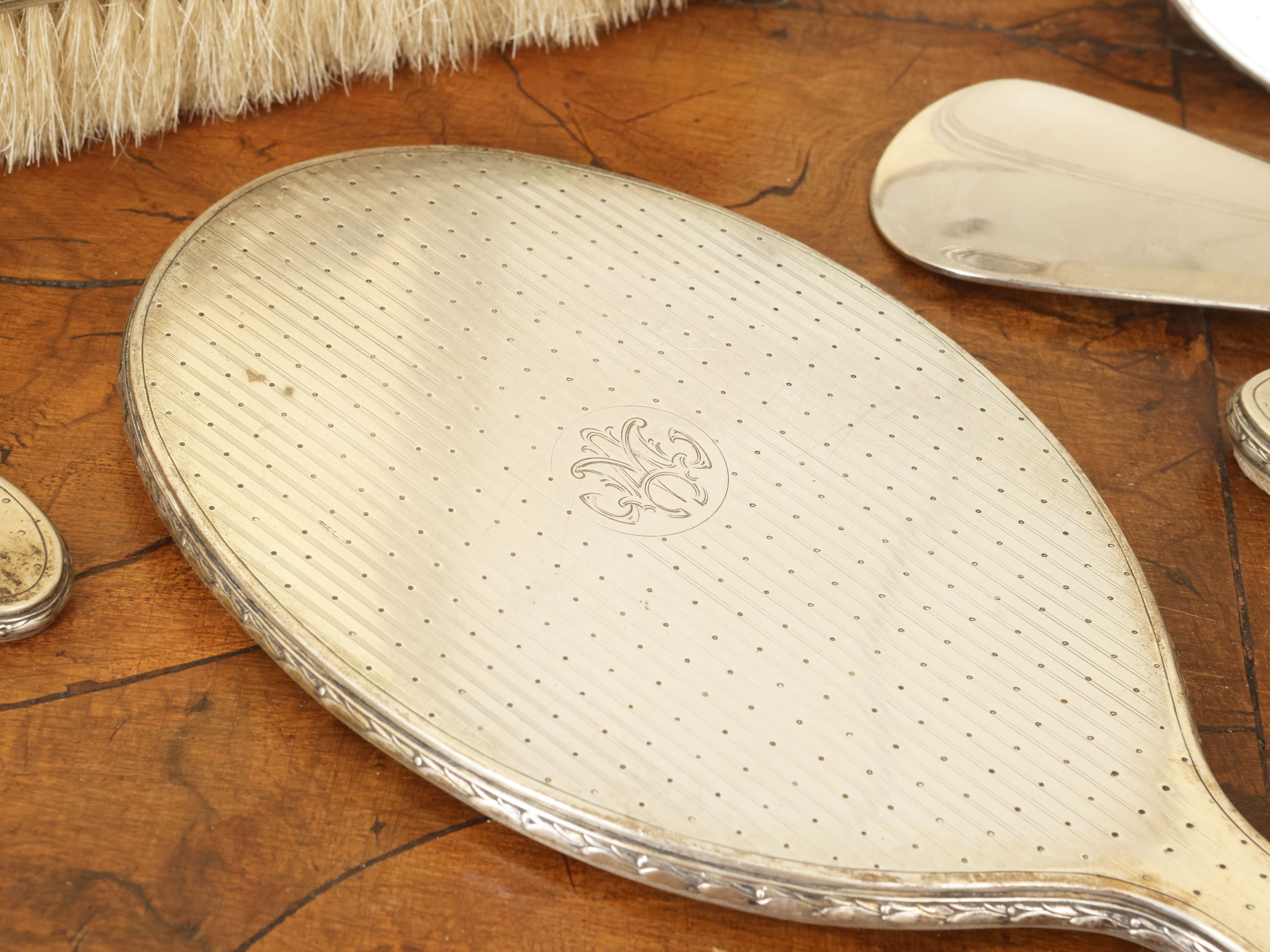 Set da toilette in argento, inizio del XX secolo