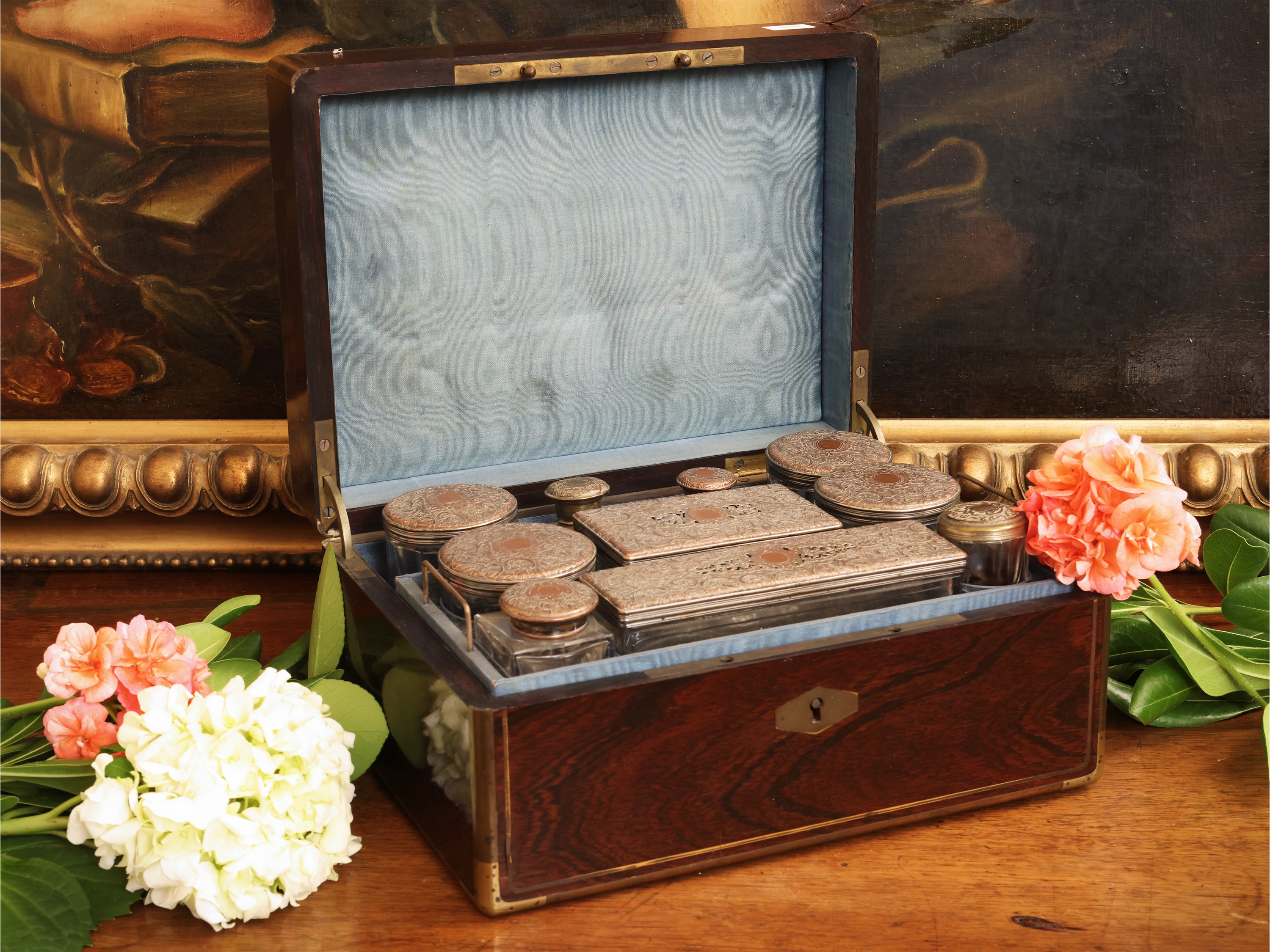Set da toilette da viaggio, mogano, filettature e dettagli in ottone, fine XIX secolo