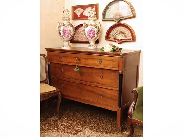 Chest of drawers veneered in cherry