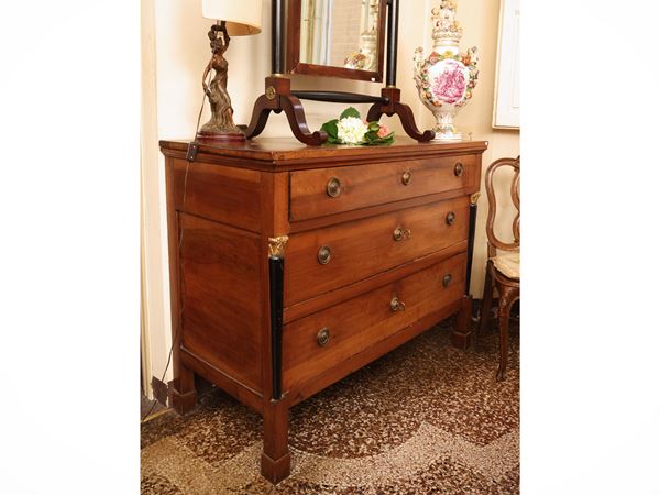 Chest of drawers veneered in cherry