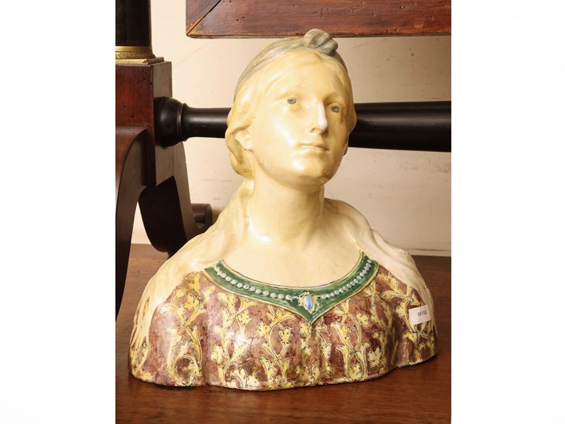 Manifattura Minghetti, Mezzobusto muliebre in maiolica